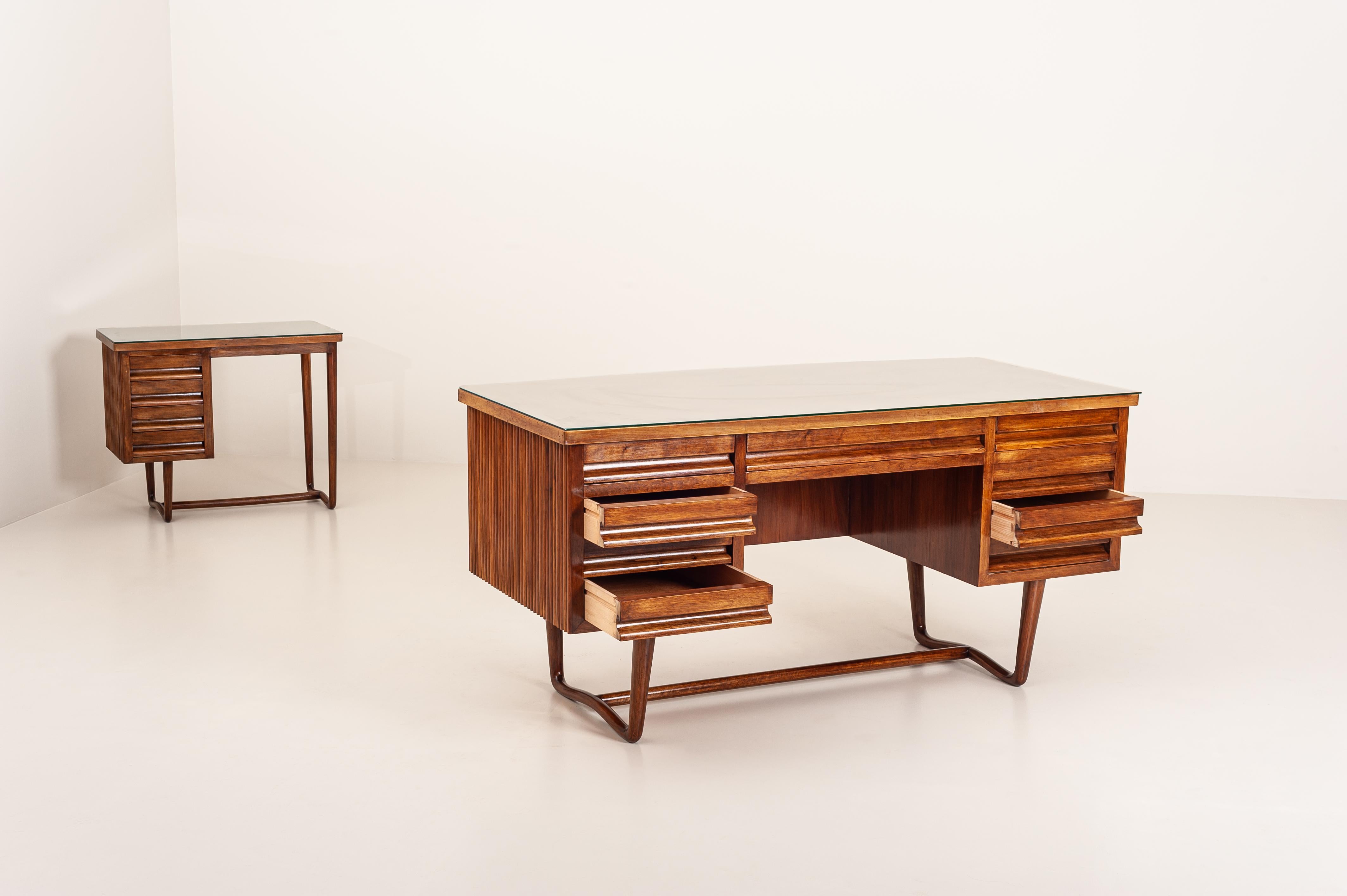 Italian Executive Grissinato Desk Made in Walnut with Carved Legs and Glass Top 2