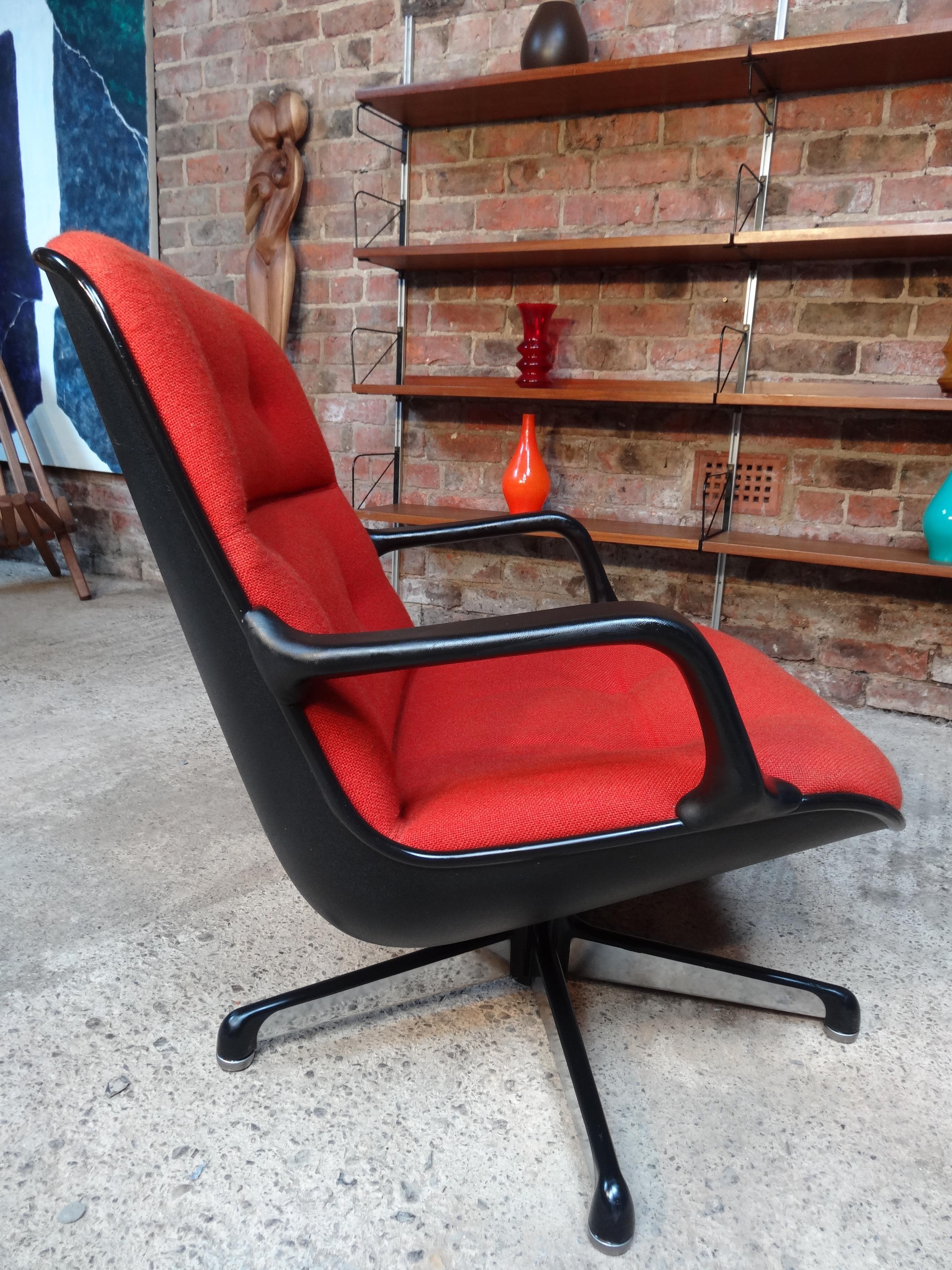 Mid-Century Modern Italian Executive Swivel Arm Chair by Charles Pollock for Comforto Orange Fabric For Sale
