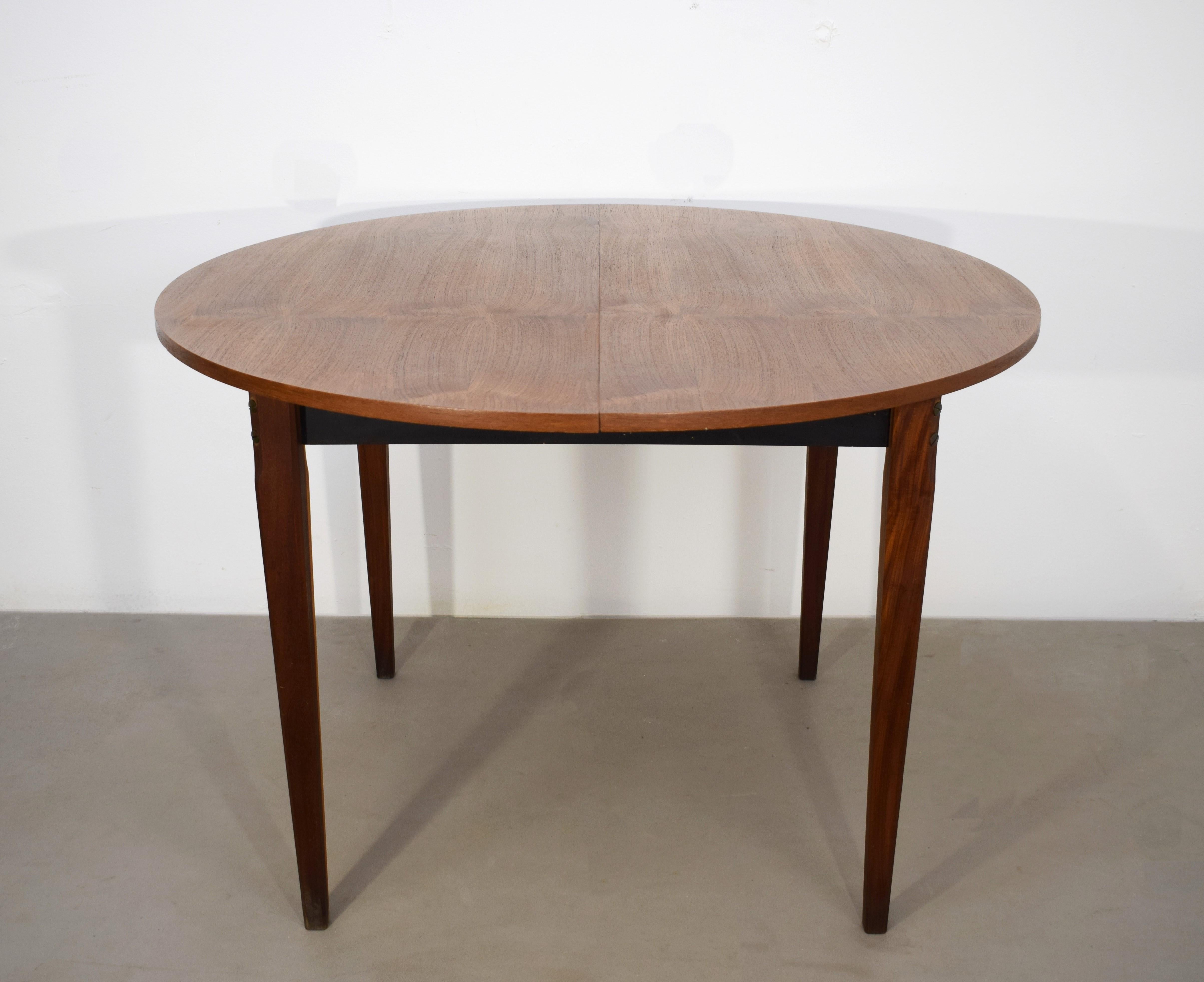 Italian extendable table, 1970s.
Dimensions: 
closed H= 78 cm; D= 118 cm; 
Open H= 78 cm; W= 158 cm; D= 118 cm.