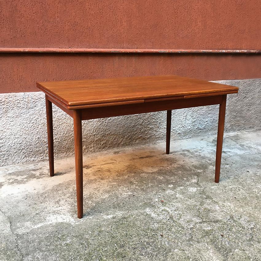 Italian extendable teak dining table, 1960.
Very good condition
120x80x73h with two side extension of 46cm each