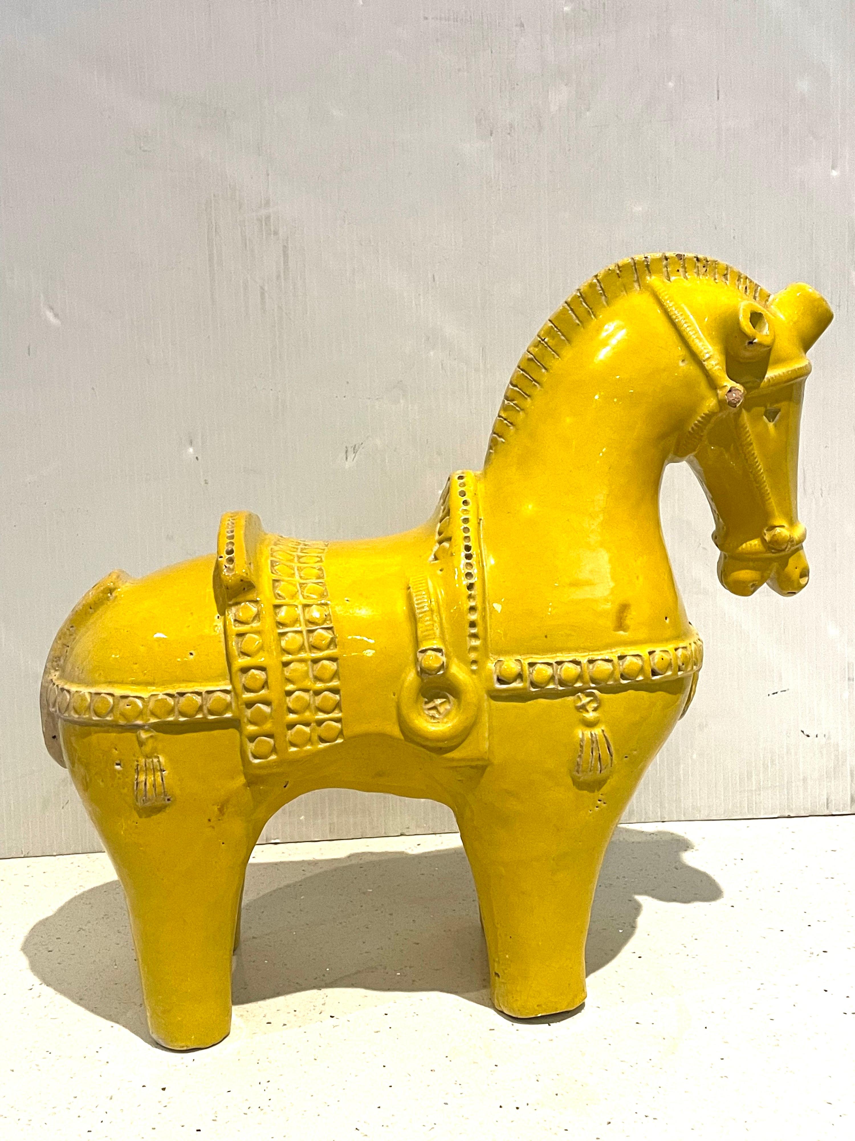 Beautiful unique yellow ceramic Italian large horse by Bitossi design Aldo Londi, circa 1960's. One small chip as shown on the side.