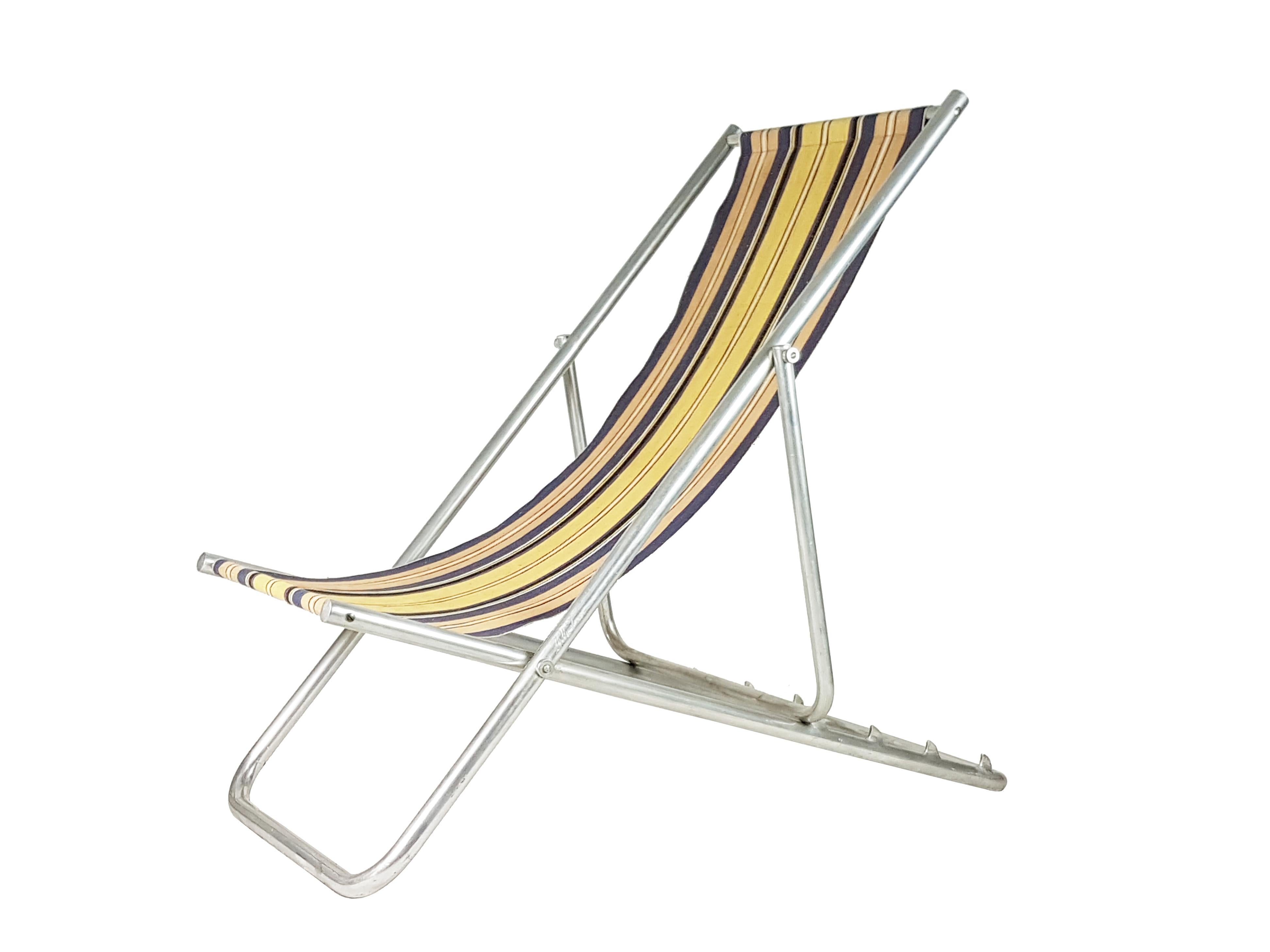 Italian Fabric and Aluminum Mid-Century Deckchairs with 4 Different Positions For Sale 8