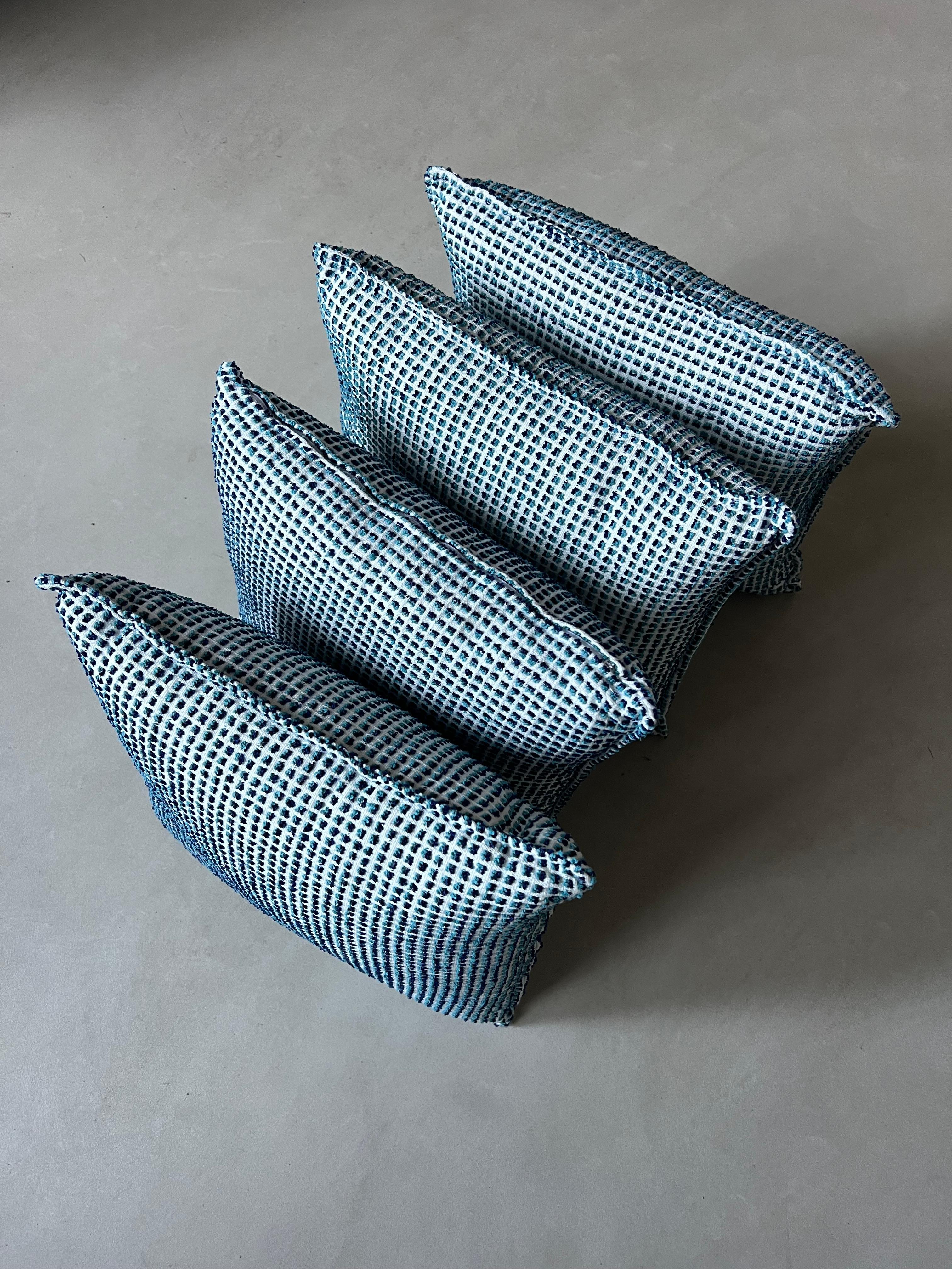 Cuscini fatti a mano con tessuto jacquard blu e azzurro, su ordinazione in vendita 4