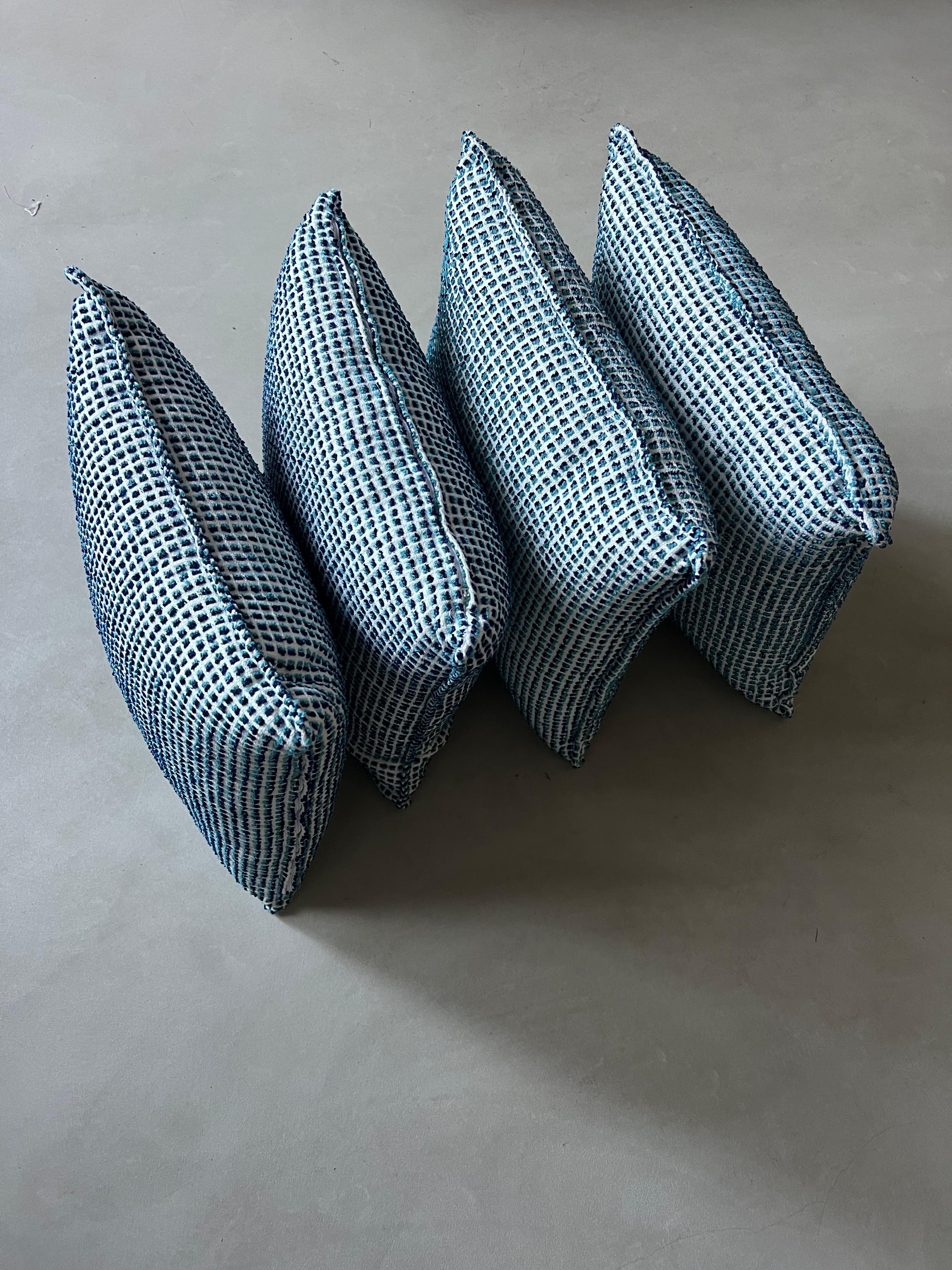 Cuscini fatti a mano con tessuto jacquard blu e azzurro, su ordinazione in vendita 5