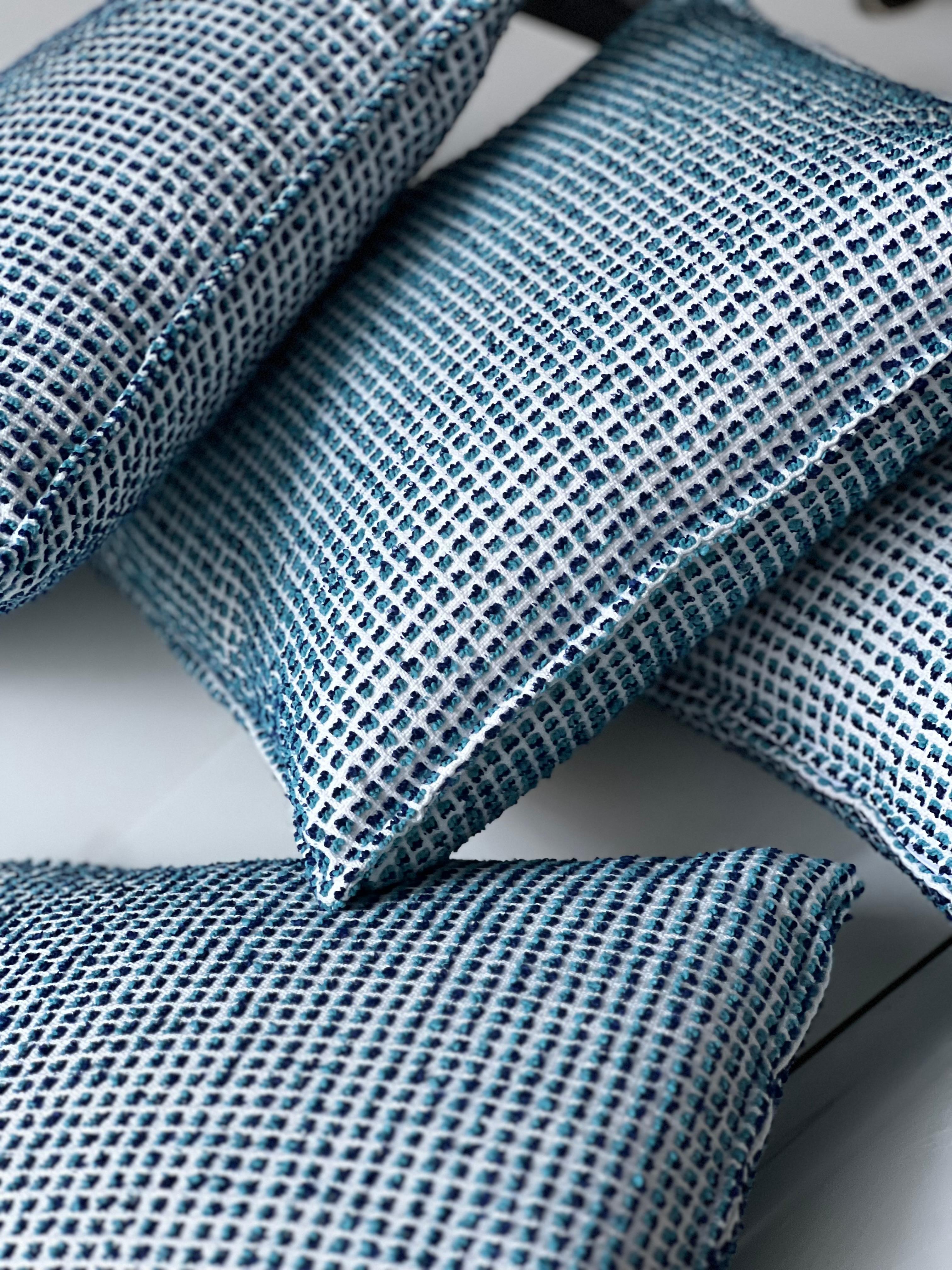 Cuscini fatti a mano con tessuto jacquard blu e azzurro, su ordinazione in vendita 7