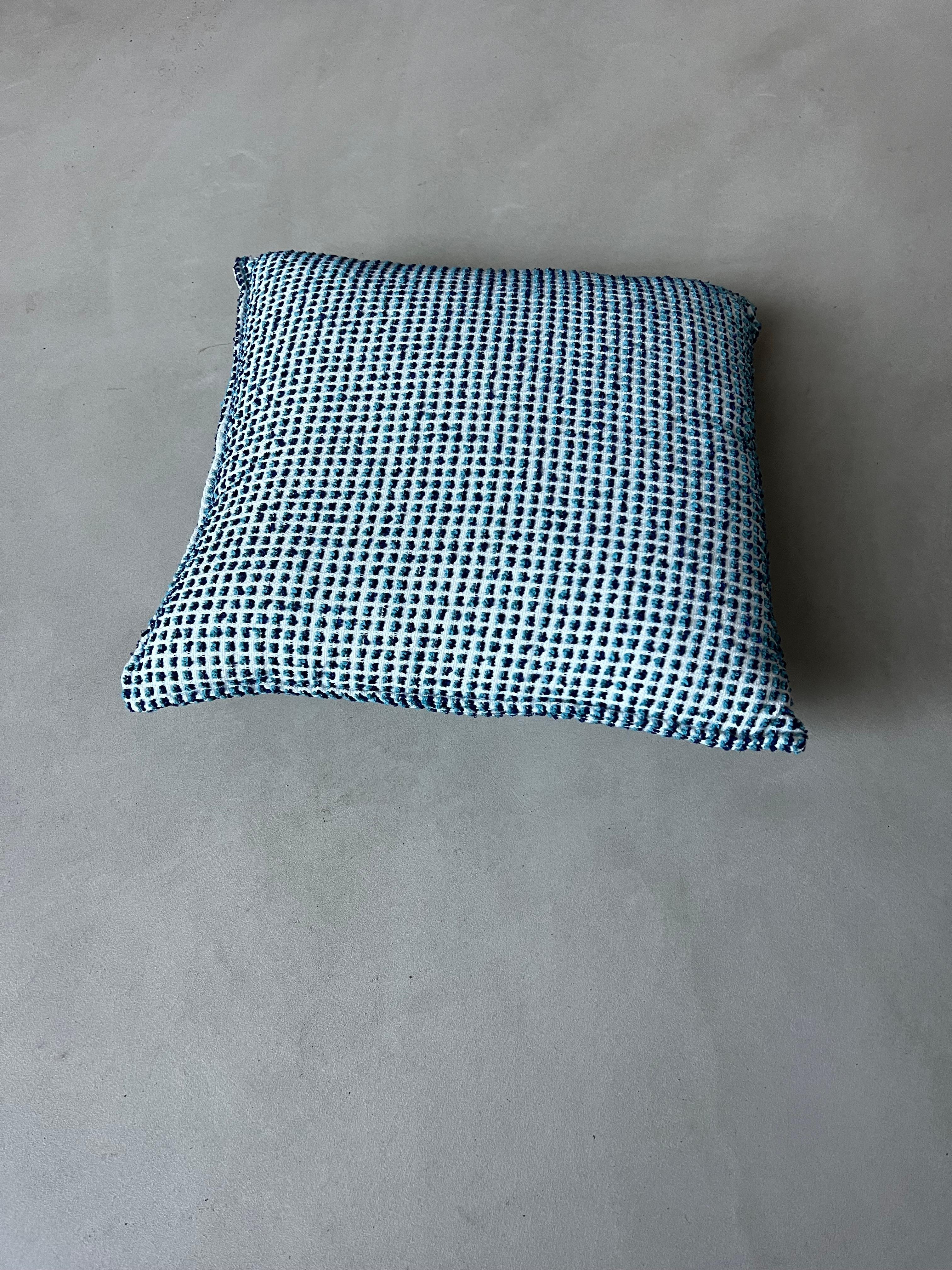 Cuscini fatti a mano con tessuto jacquard blu e azzurro, su ordinazione in vendita 2