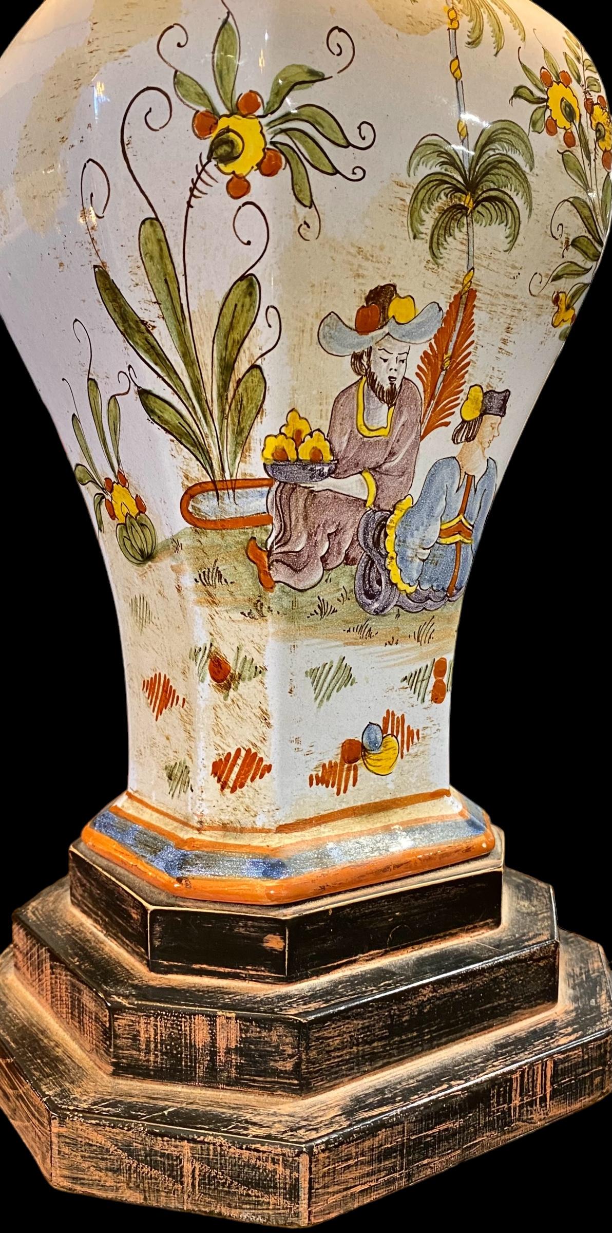 Italian Faience Chinoiserie Design Table Lamp Embroidered Shade In Good Condition In New Orleans, LA