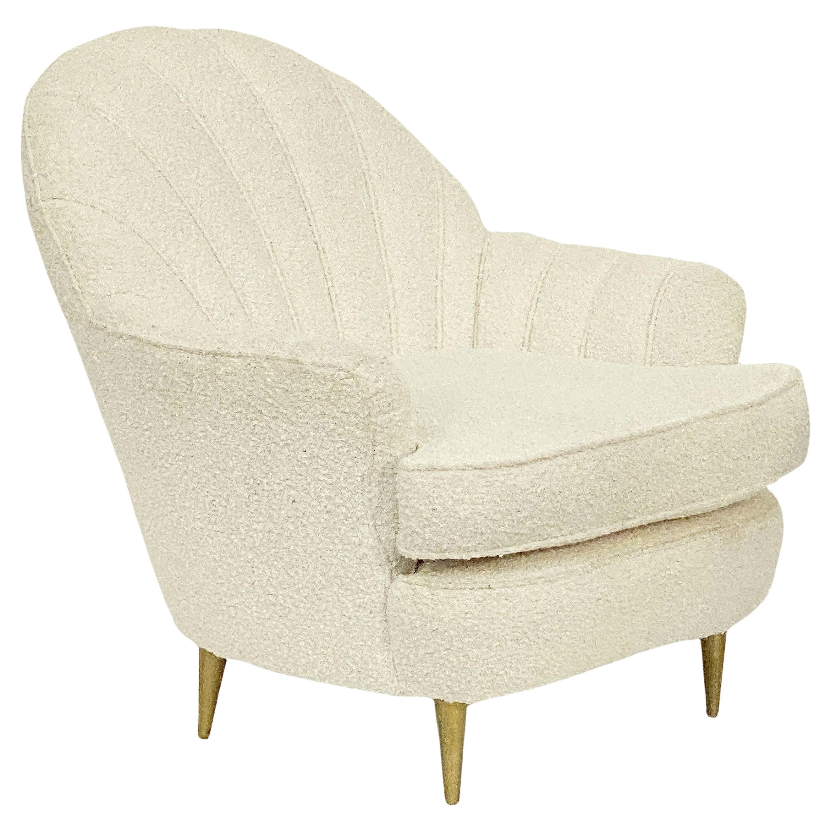 Fauteuils de salon italiens tapissés de tissu bouclé - deux disponibles
