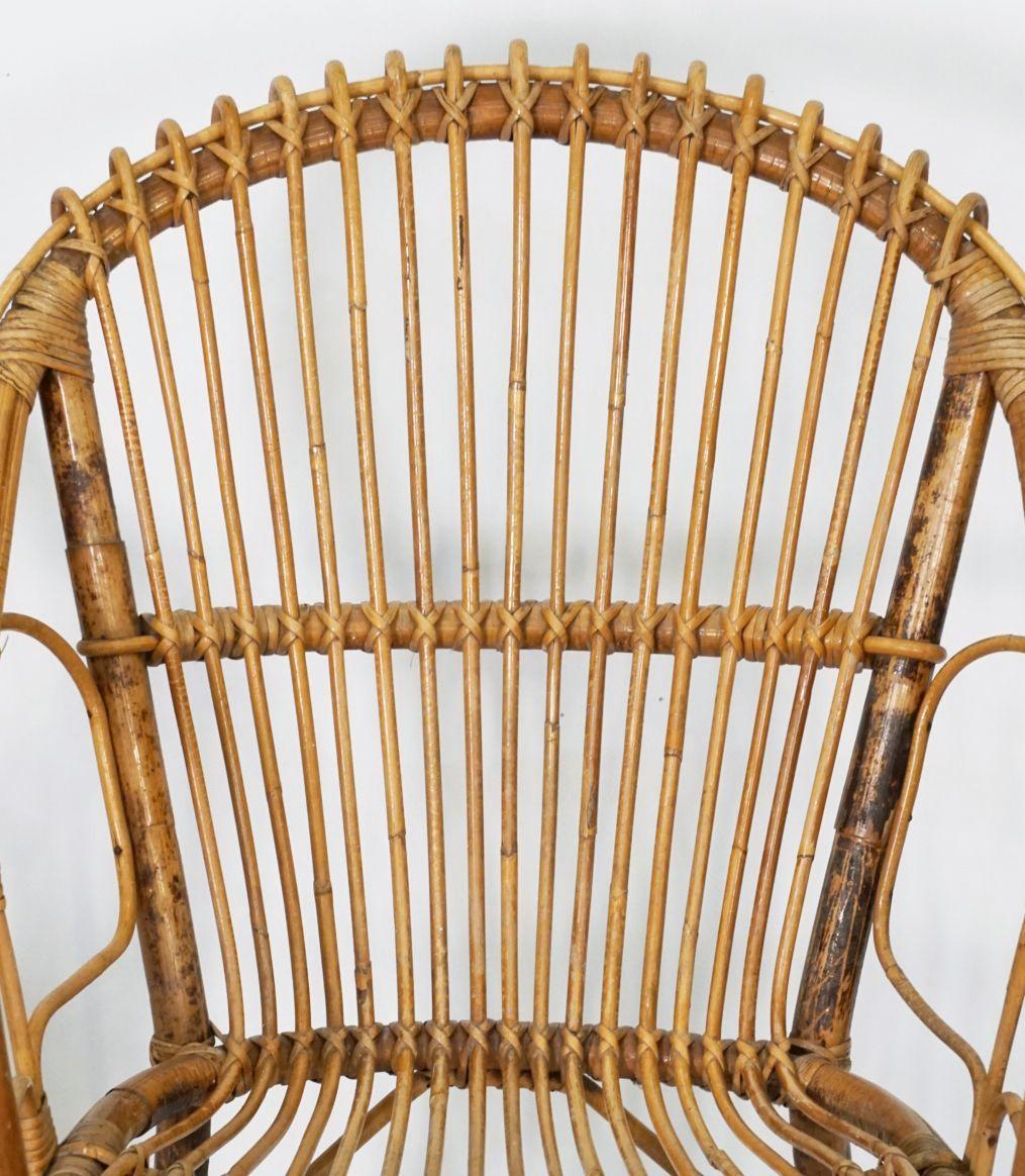 Mid-Century Modern Fauteuil italien à dossier en éventail en rotin et bambou du milieu du 20e siècle en vente