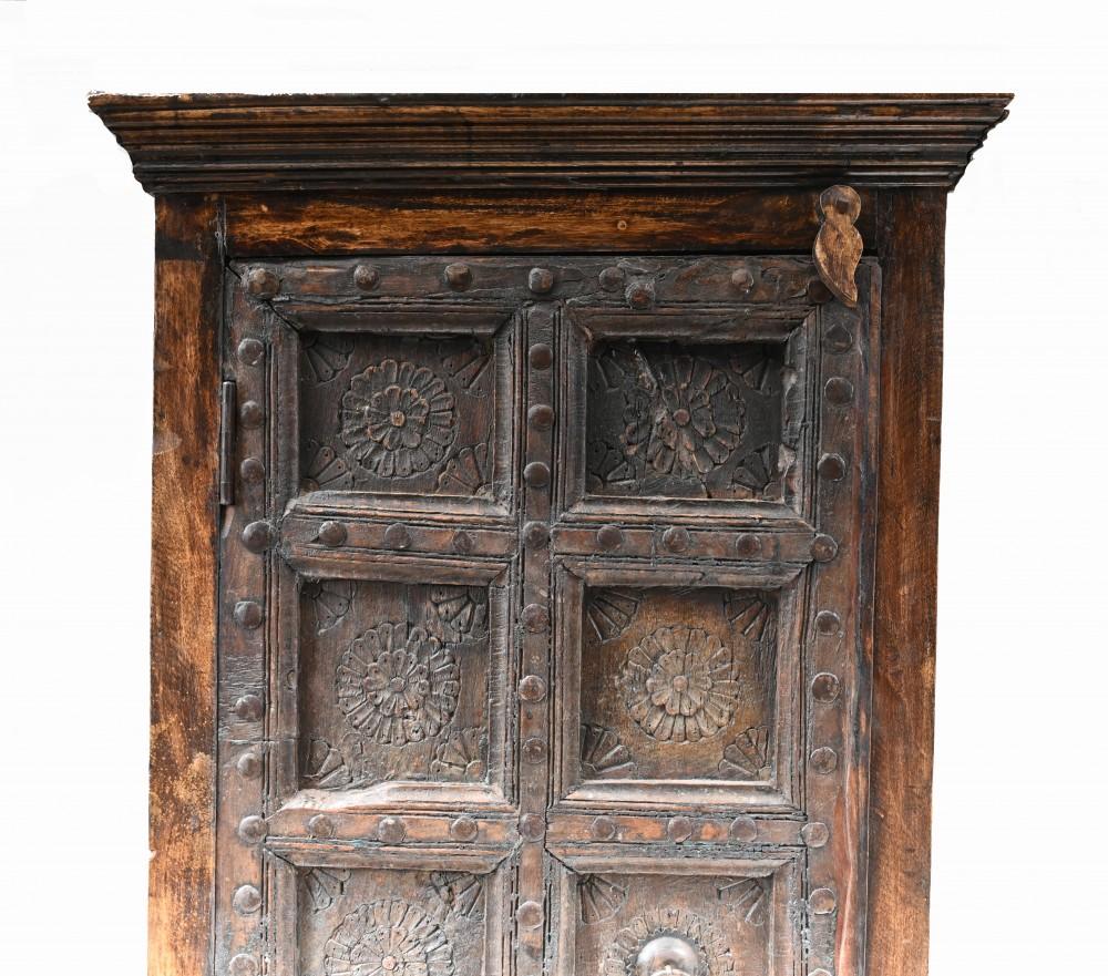 Italian Farmhouse Cabinet Closet Chest Walnut 1820 Rustic In Good Condition For Sale In Potters Bar, GB