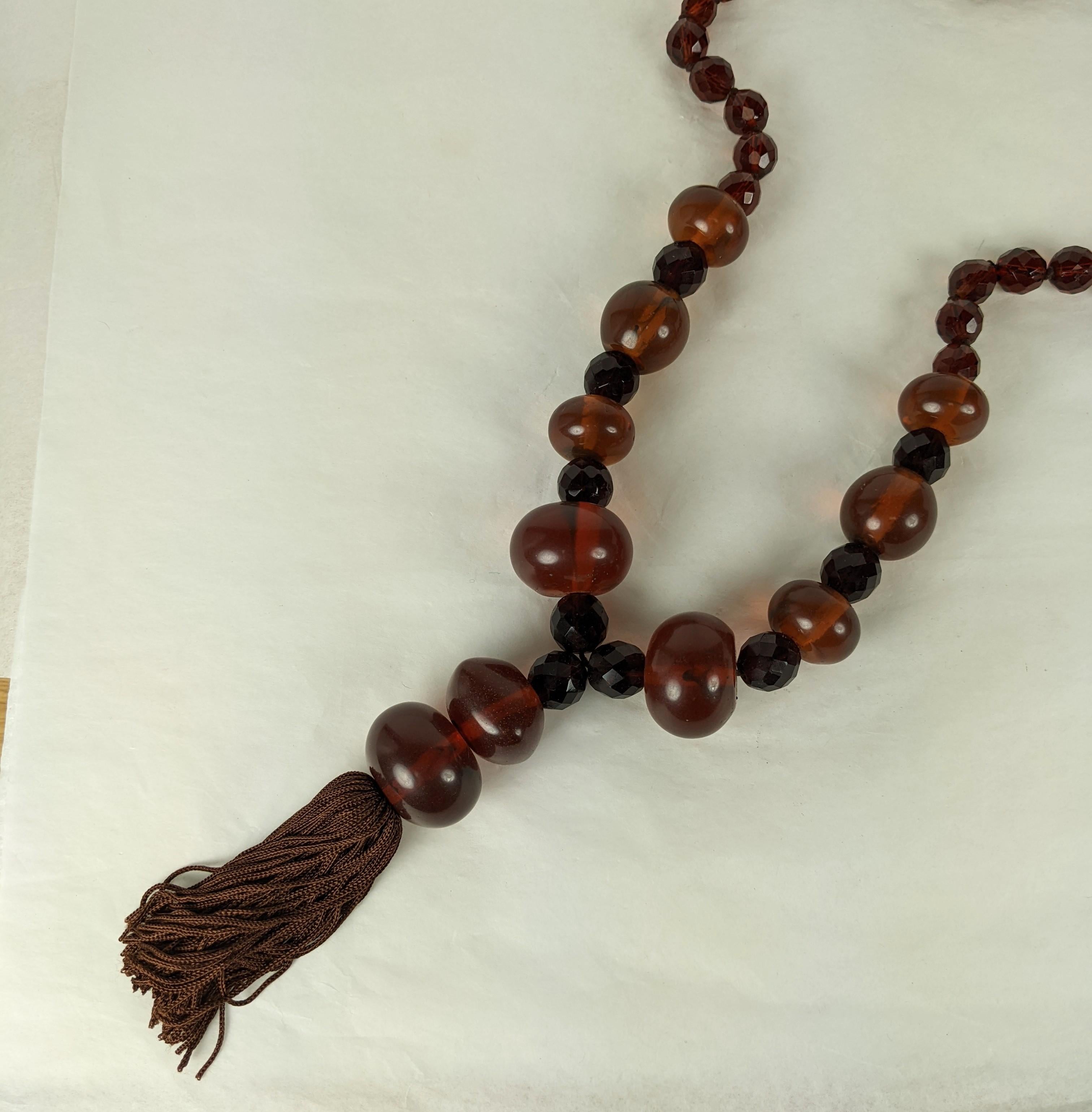 Collana con nappe in ambra finta italiana In condizioni buone in vendita a New York, NY