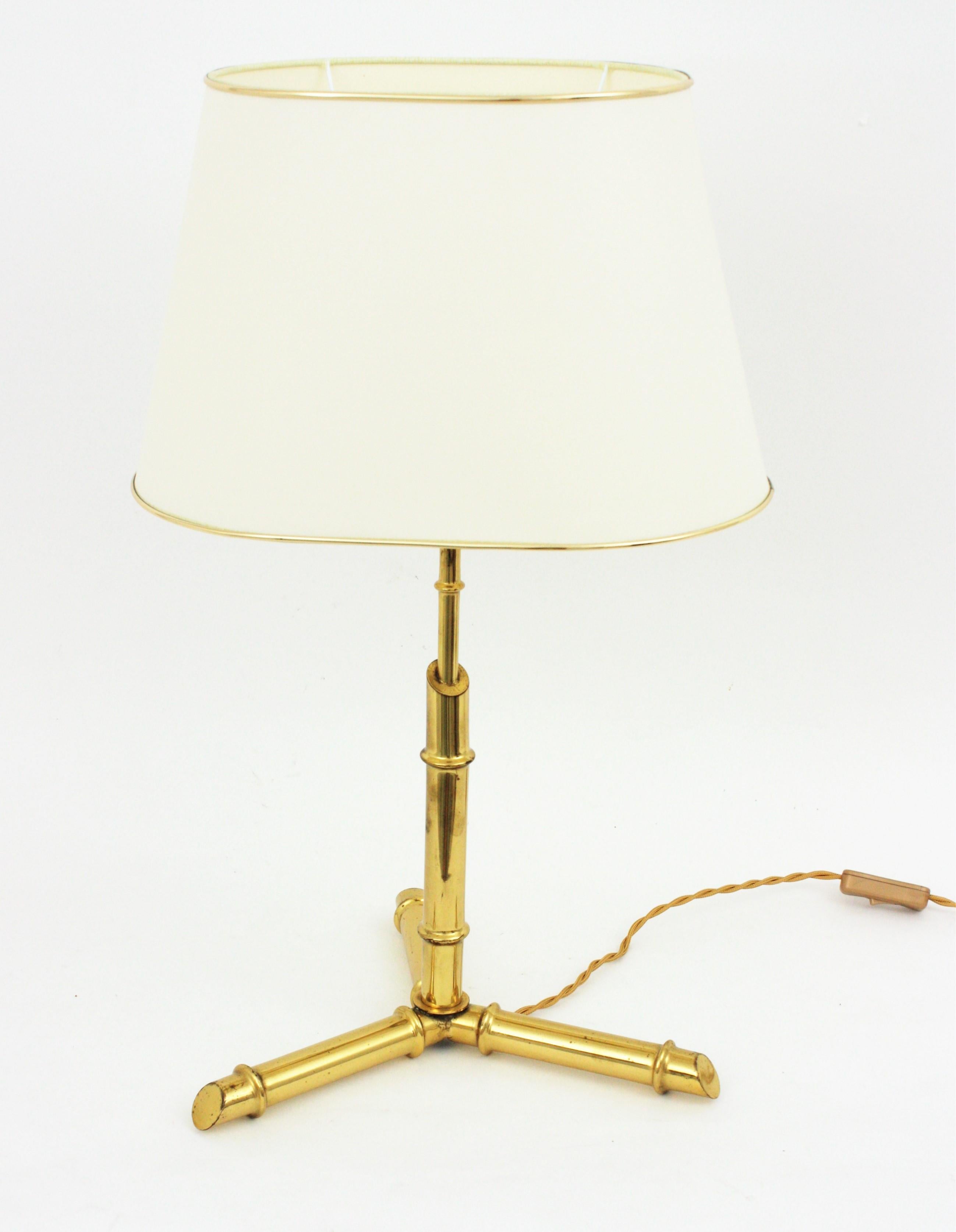 Italian Faux Bamboo Tripod Table Lamp in Brass, 1970s In Good Condition For Sale In Barcelona, ES