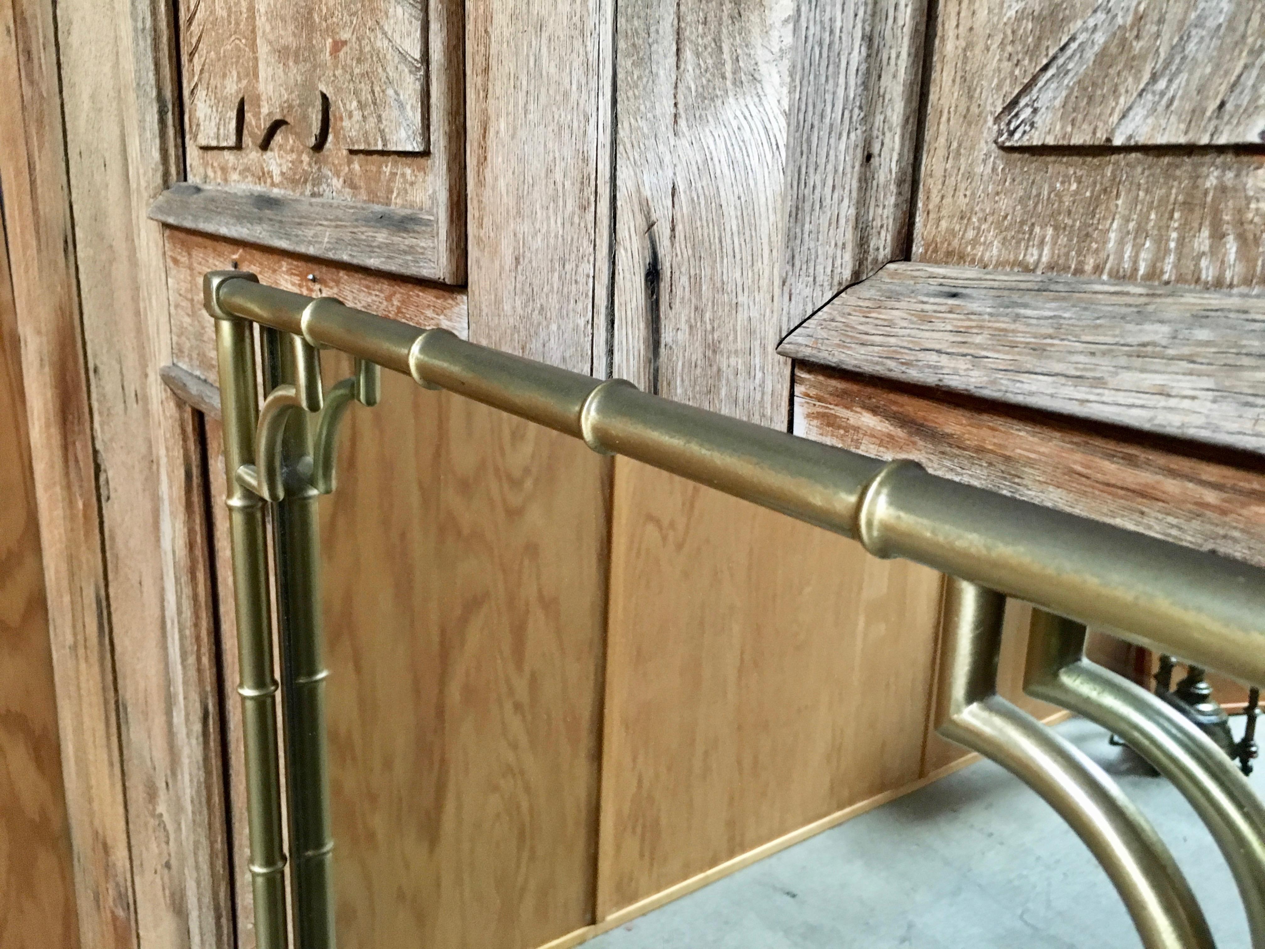 Ottone Specchio italiano con cornice in finto bambù in vendita