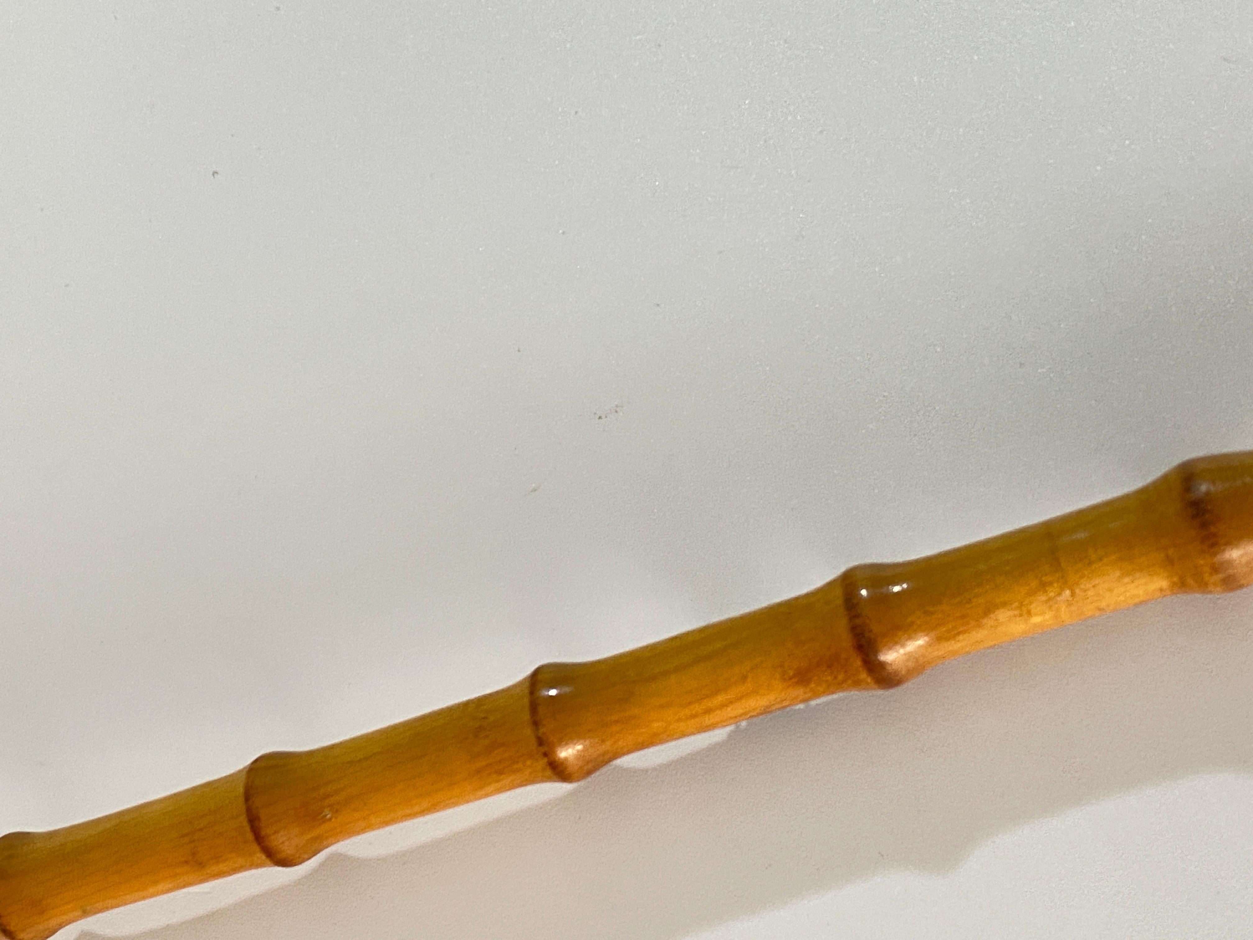 Moderne Chausse-pieds et gratte-dos italien en faux bambou, Italie vers 1960, couleur Brown