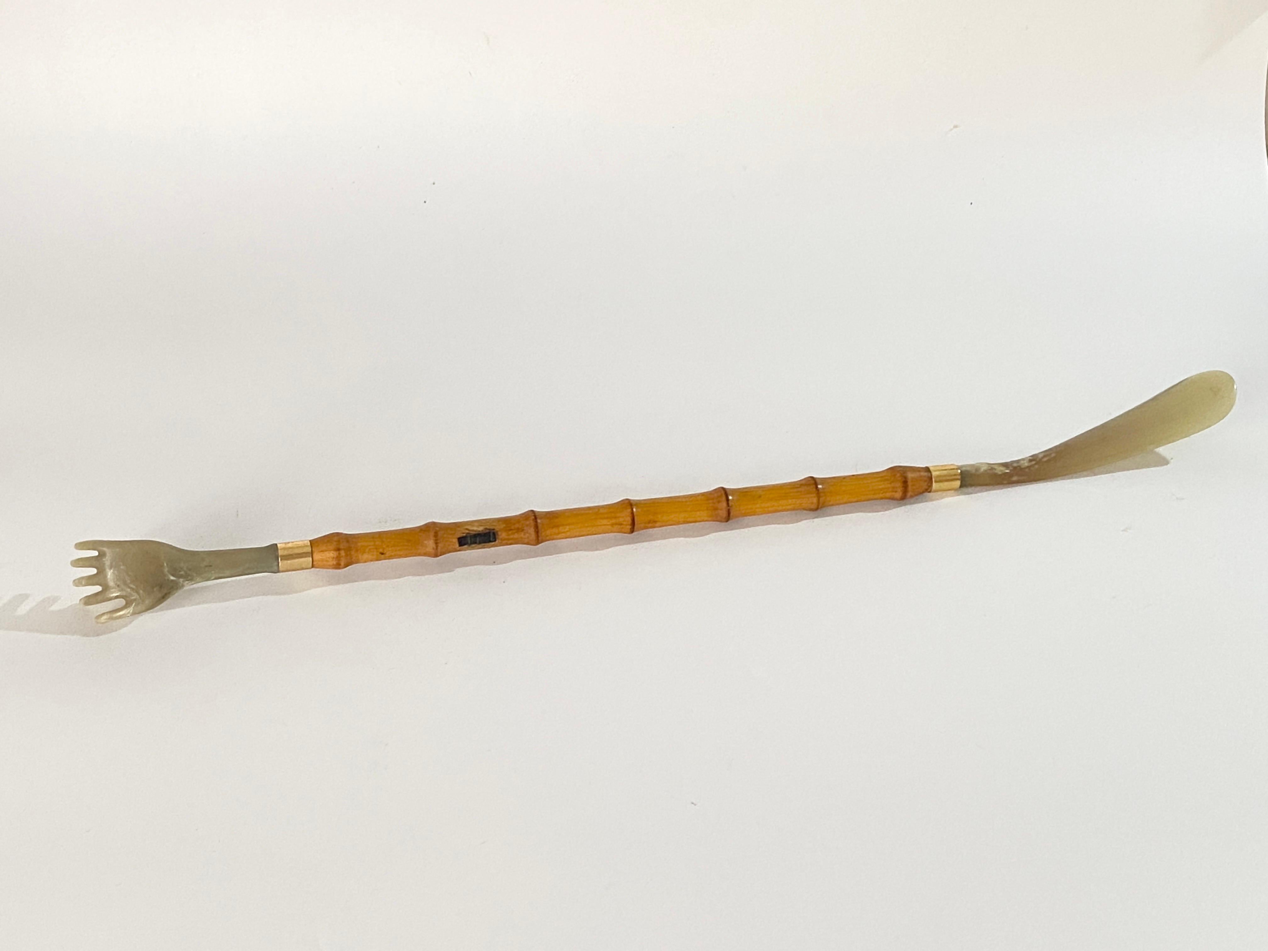 Imitation bambou Chausse-pieds et gratte-dos italien en faux bambou, Italie vers 1960, couleur Brown