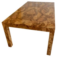 Mesa de comedor italiana de imitación de madera