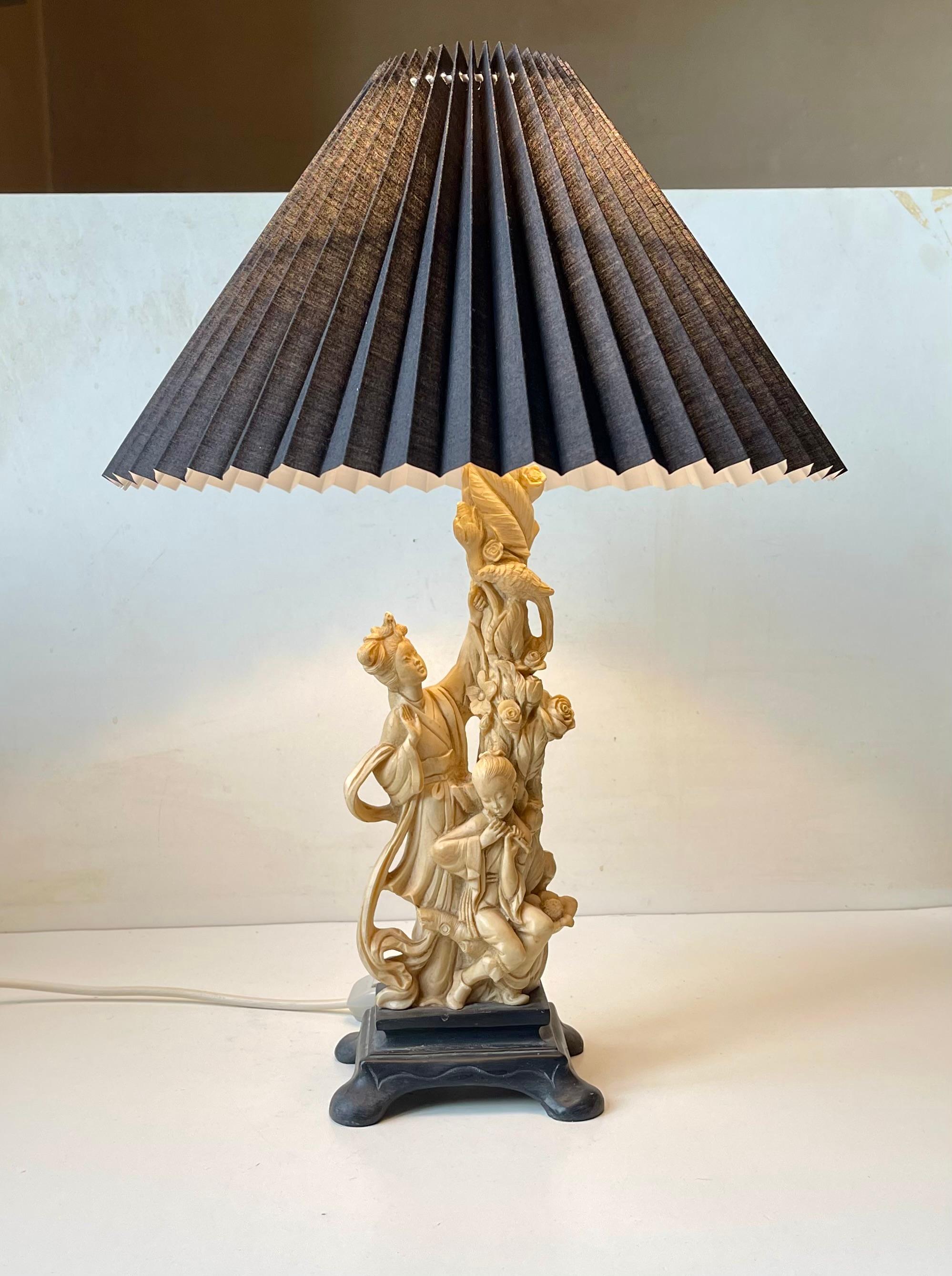 Giapponismo Lampada da tavolo Geisha in finto avorio di Amilcare Santini, anni '40 in vendita