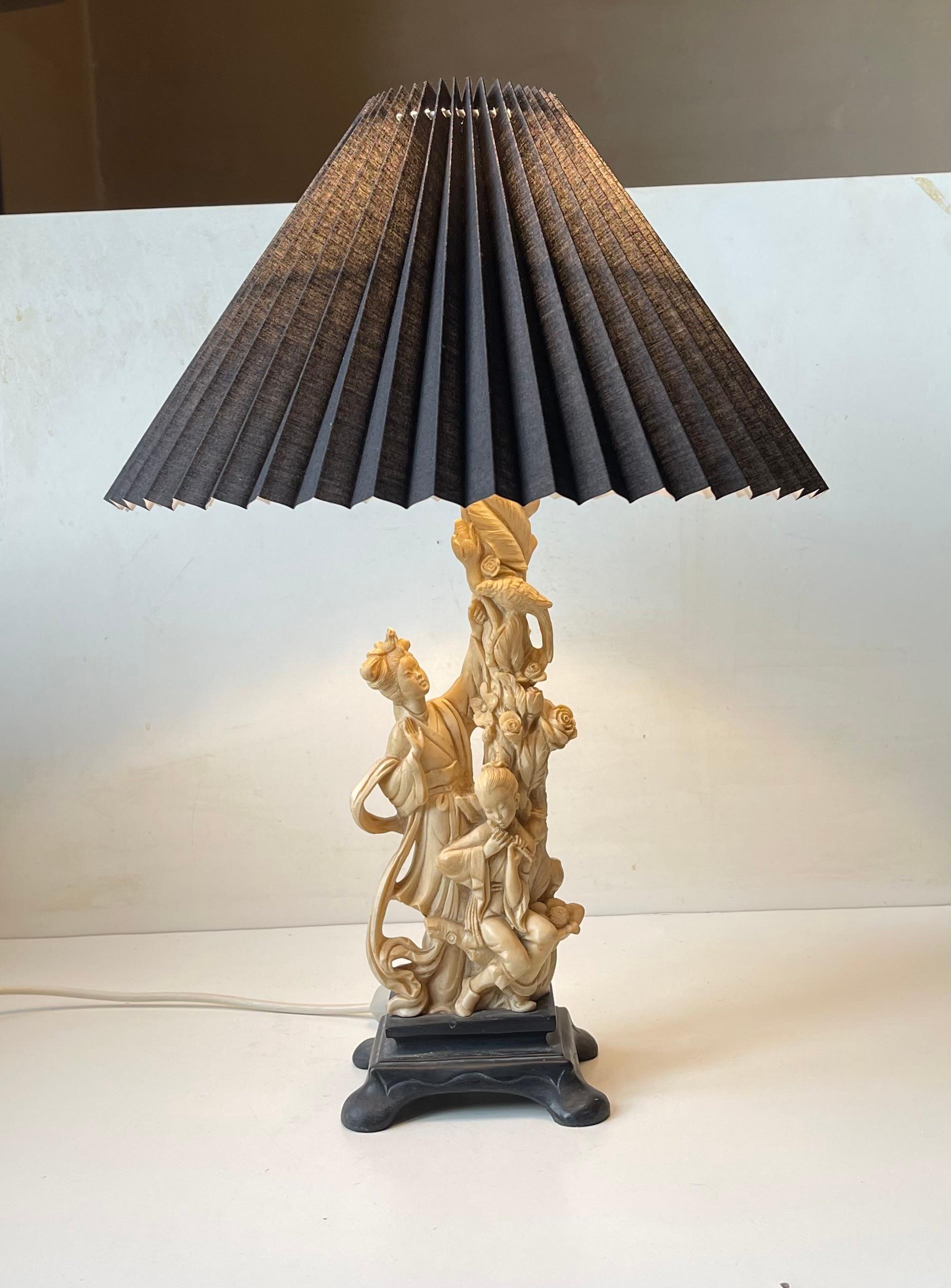 Metà XX secolo Lampada da tavolo Geisha in finto avorio di Amilcare Santini, anni '40 in vendita