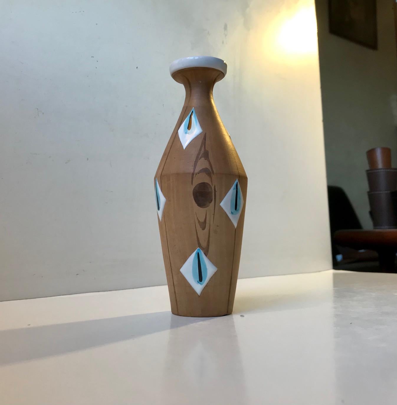 Diablo shaped ceramic vase decorated with faux wood glazed and 'blue eyes'. Manufactured by Fiamma in Italy during the 1960s in a style reminiscent of Raymor and Gambone. Marked Italy to its base. Measurements: H: 20 cm.