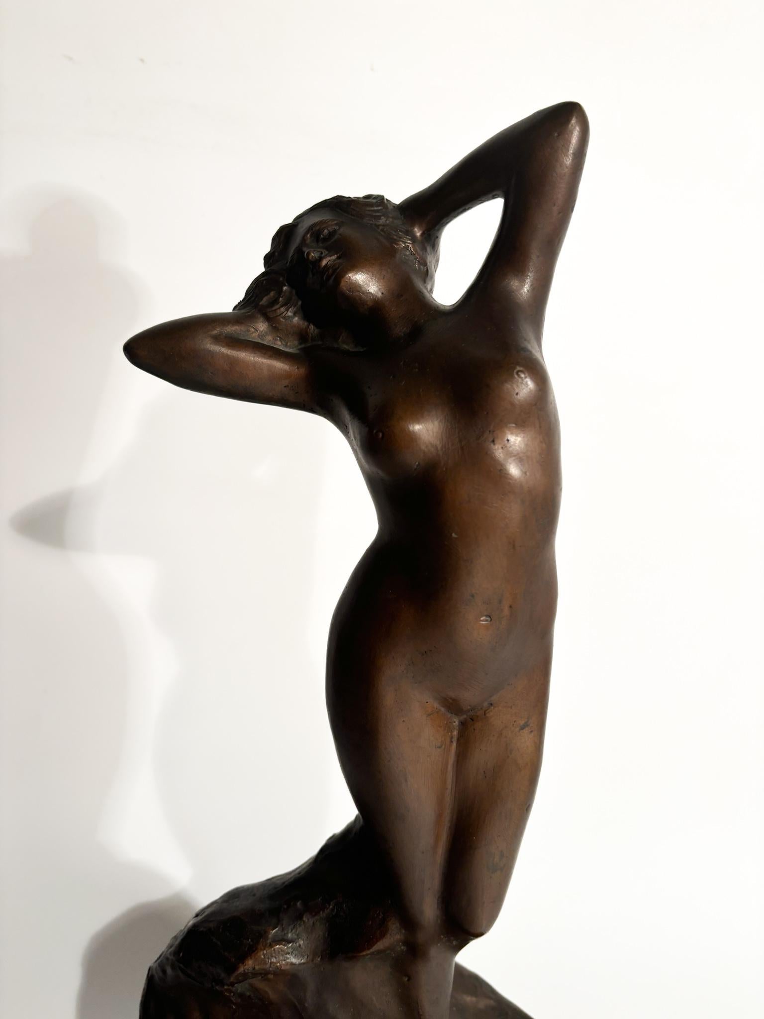 Estetismo Scultura italiana di bronzo femminile nuda di Vincenzo Aurisicchio del 1800 in vendita