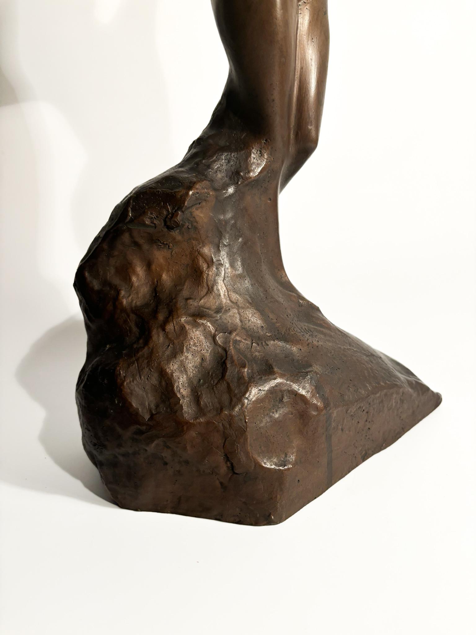 Scultura italiana di bronzo femminile nuda di Vincenzo Aurisicchio del 1800 In condizioni buone in vendita a Milano, MI