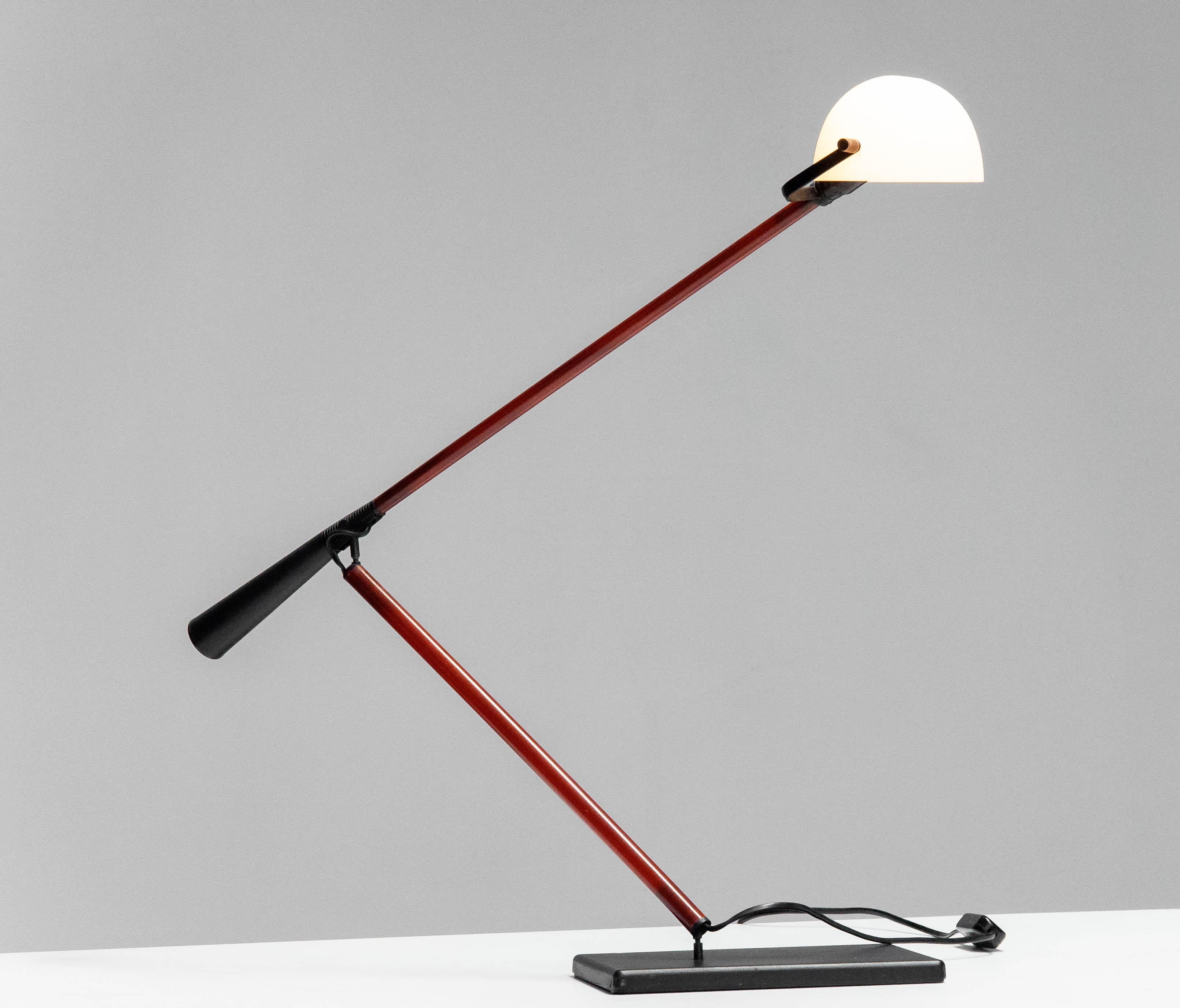 Moderne Lampe de bureau italienne en fibre de verre Modèle 613 de Paolo Rizzatto pour Arteluce en vente