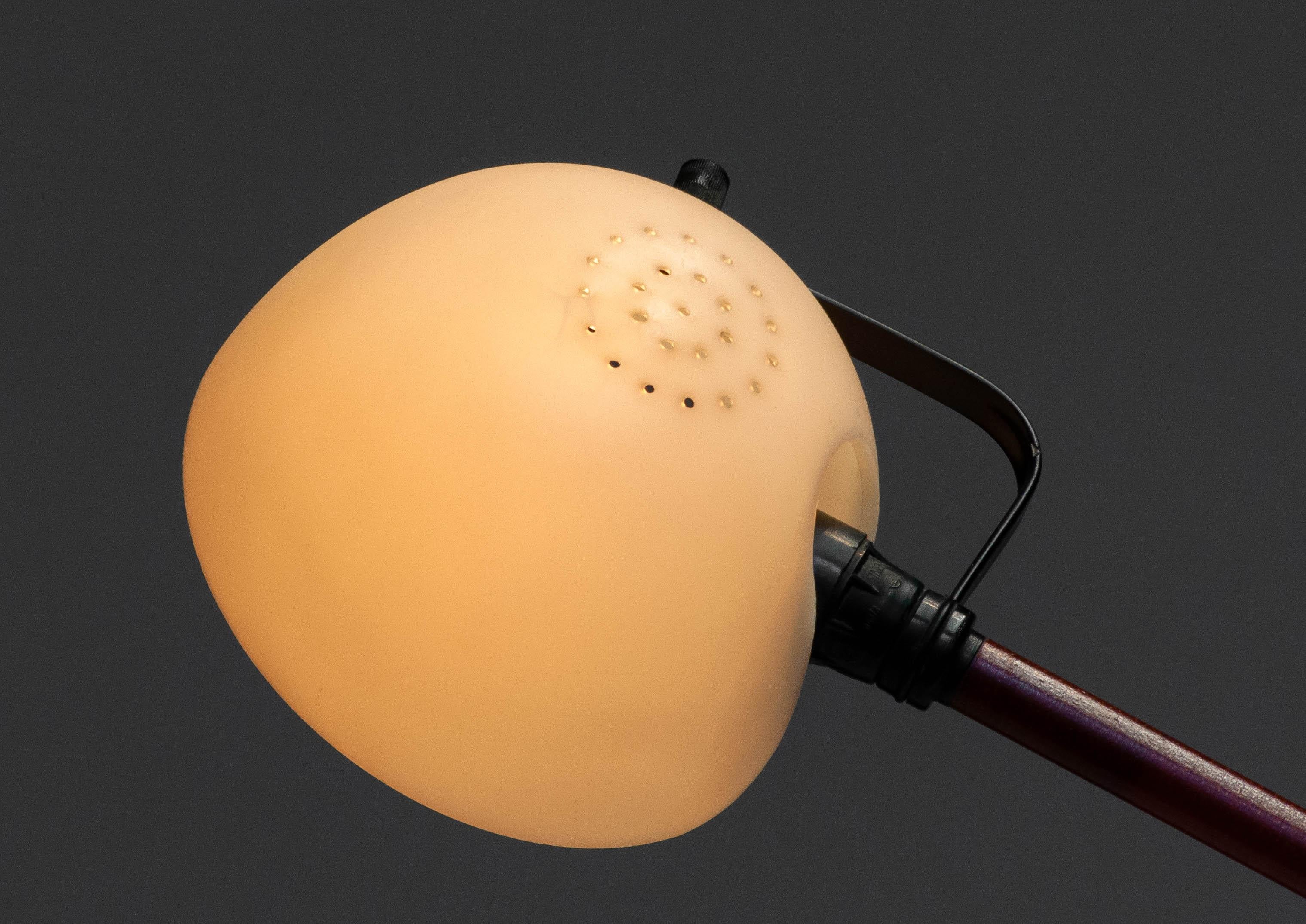 Italian Fiberglass Desk Lamp Table Lamp Model 613 By Paolo Rizzatto For Arteluce For Sale 3