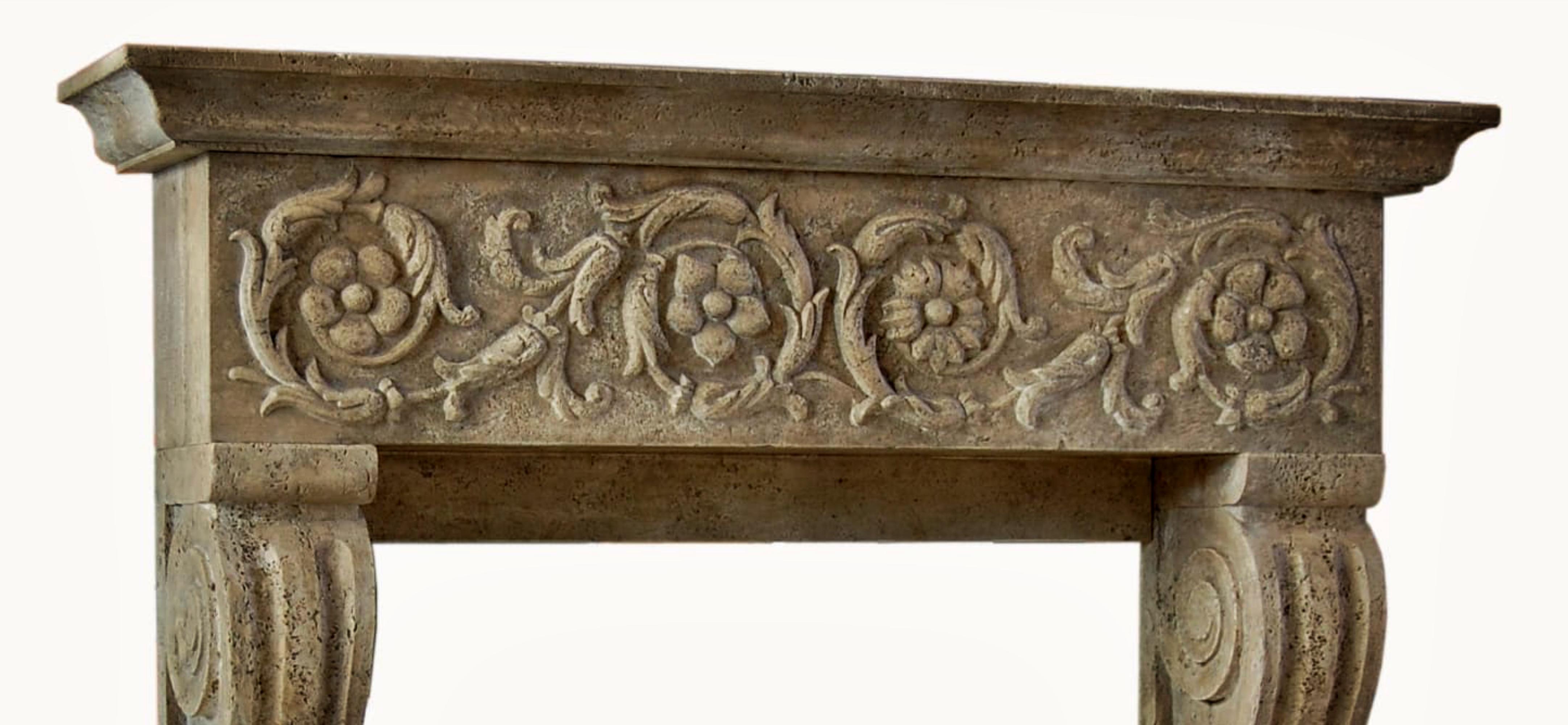 Italienischer Kamin aus Travertin, Ende des 20. Jahrhunderts (Handgefertigt) im Angebot