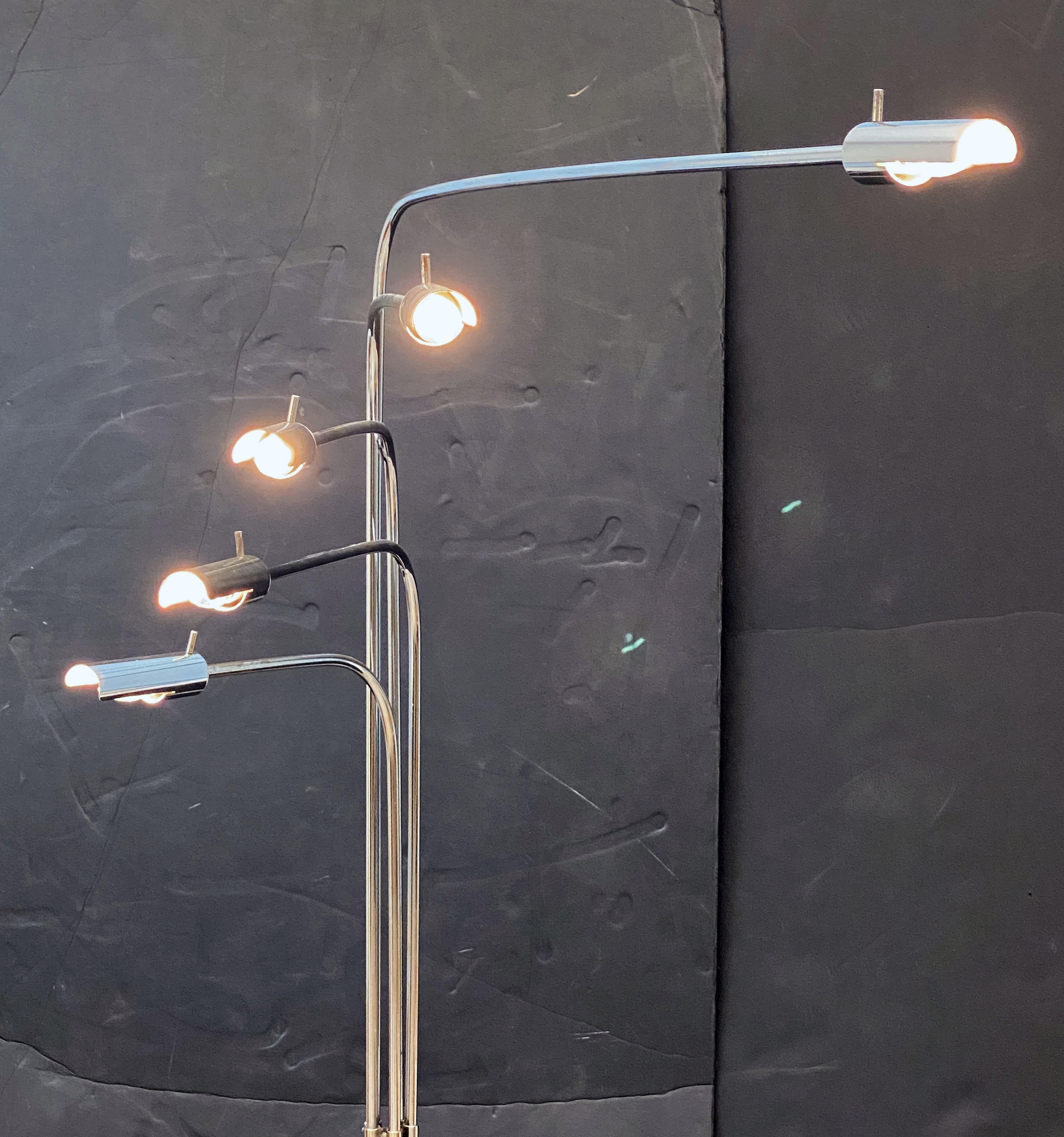 Verstellbare italienische fünfarmige verstellbare Stehlampe aus Nickel mit Marmorsockel im Angebot 4