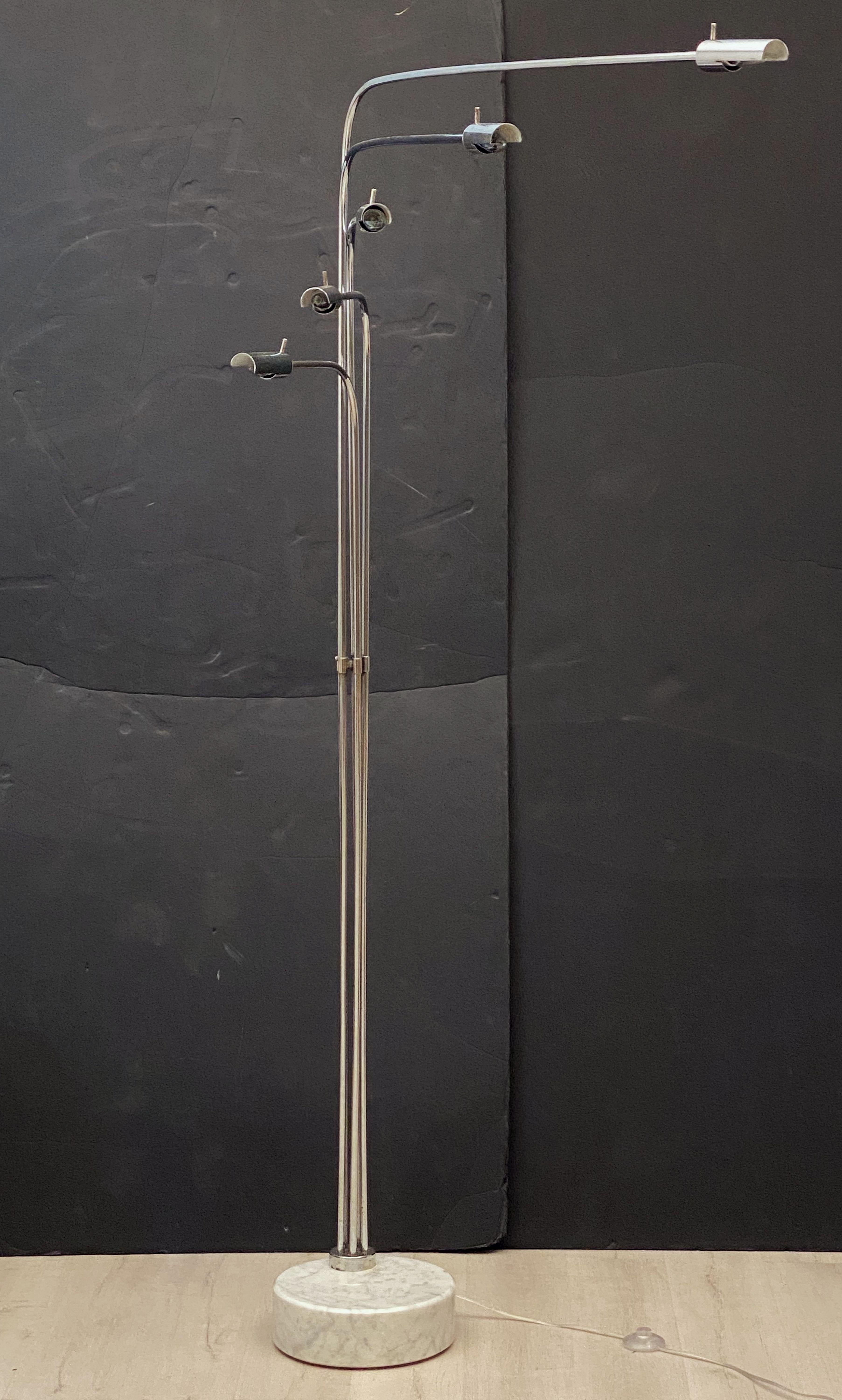 Verstellbare italienische fünfarmige verstellbare Stehlampe aus Nickel mit Marmorsockel im Angebot 8
