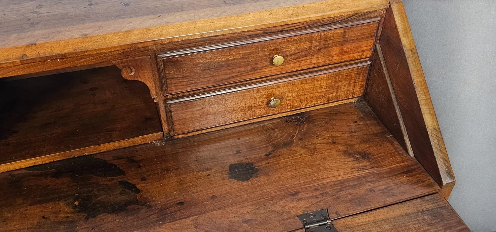 Italian Flap Sideboard in solid walnut , Louis XVI period, Parma 1760 For Sale 5