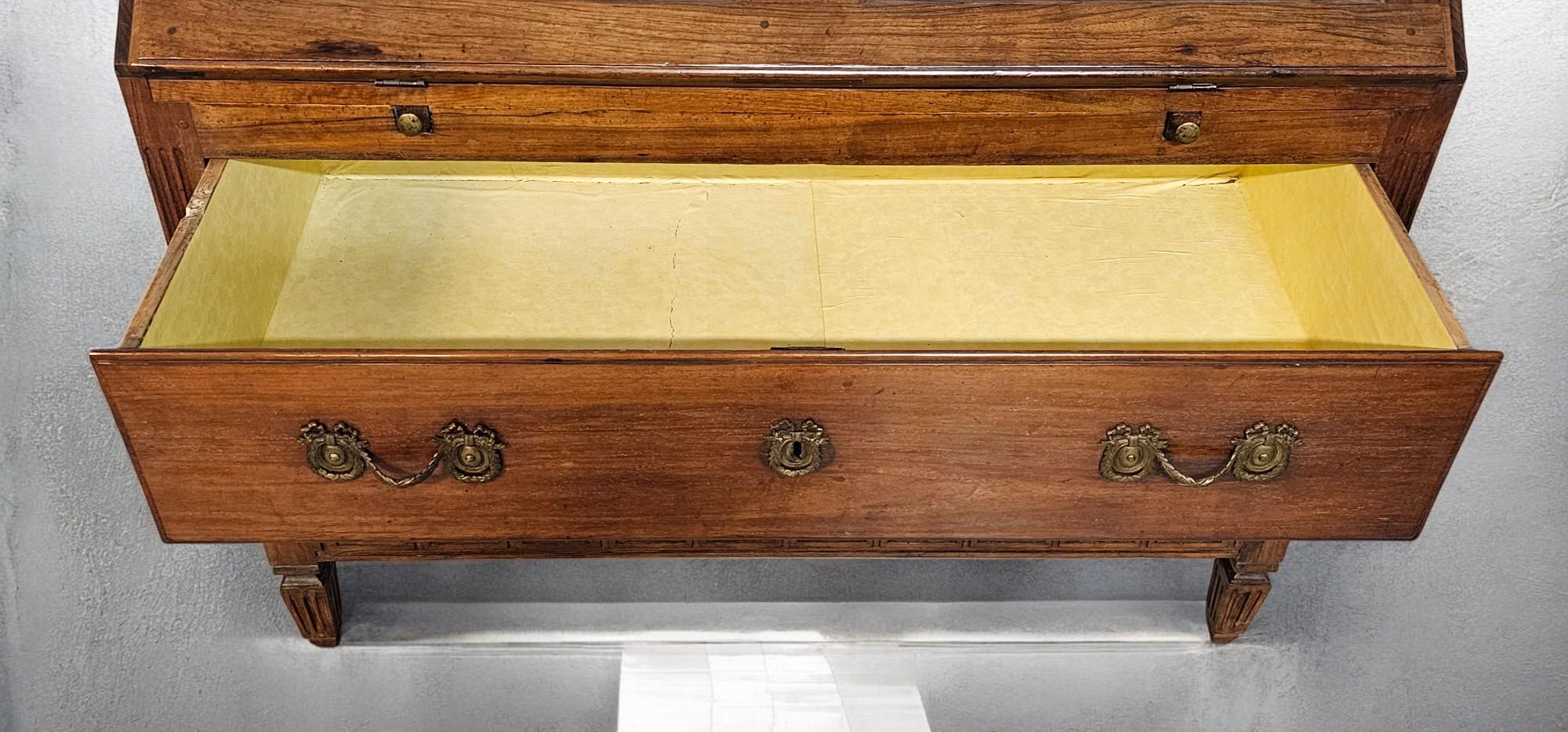 Italian Flap Sideboard in solid walnut , Louis XVI period, Parma 1760 For Sale 7