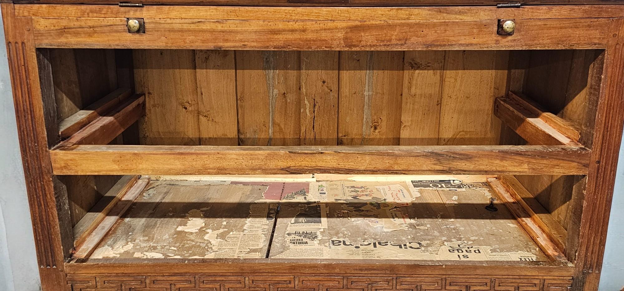 Italian Flap Sideboard in solid walnut , Louis XVI period, Parma 1760 For Sale 9