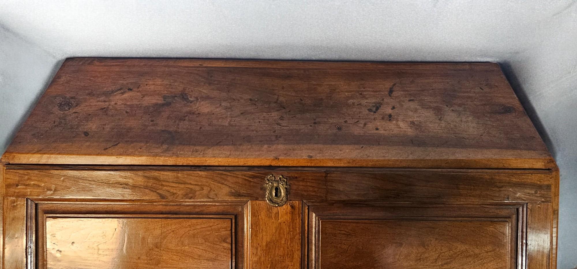 Italian Flap Sideboard in solid walnut , Louis XVI period, Parma 1760 For Sale 13