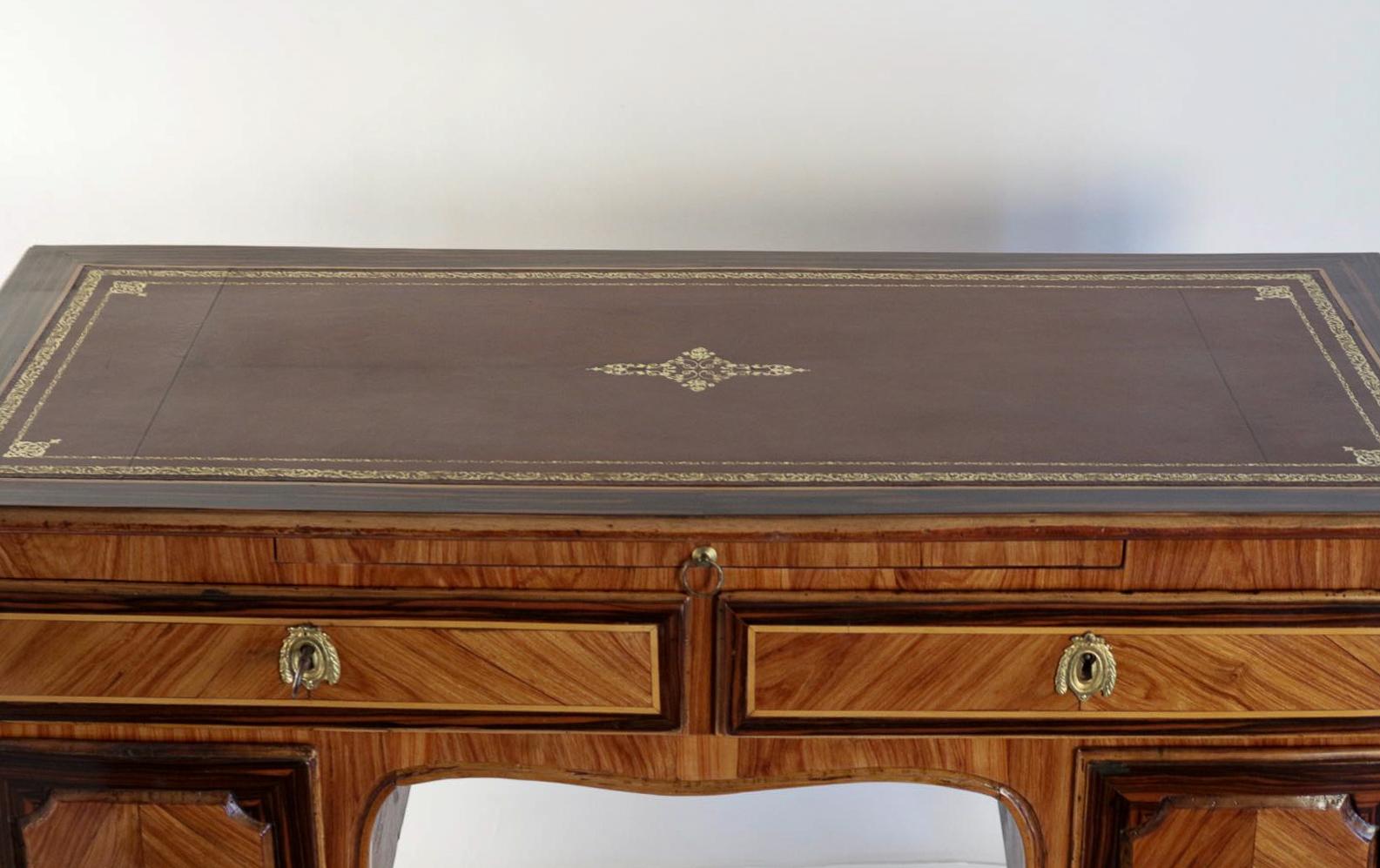 Patinated Italian Flat-Top Desk, Mid-18th Century, circa 1750-1760 For Sale