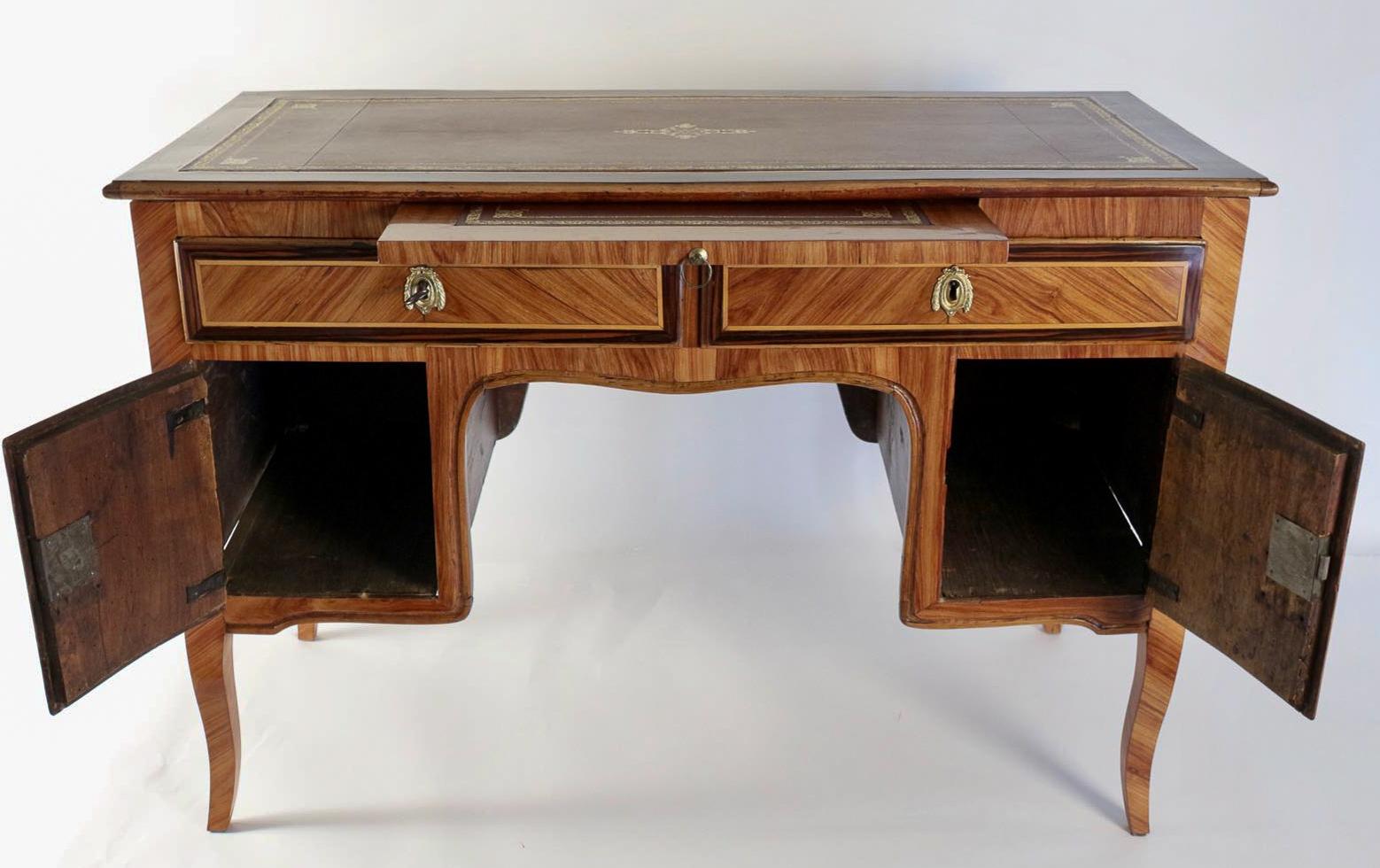 Italian Flat-Top Desk, Mid-18th Century, circa 1750-1760 For Sale 2