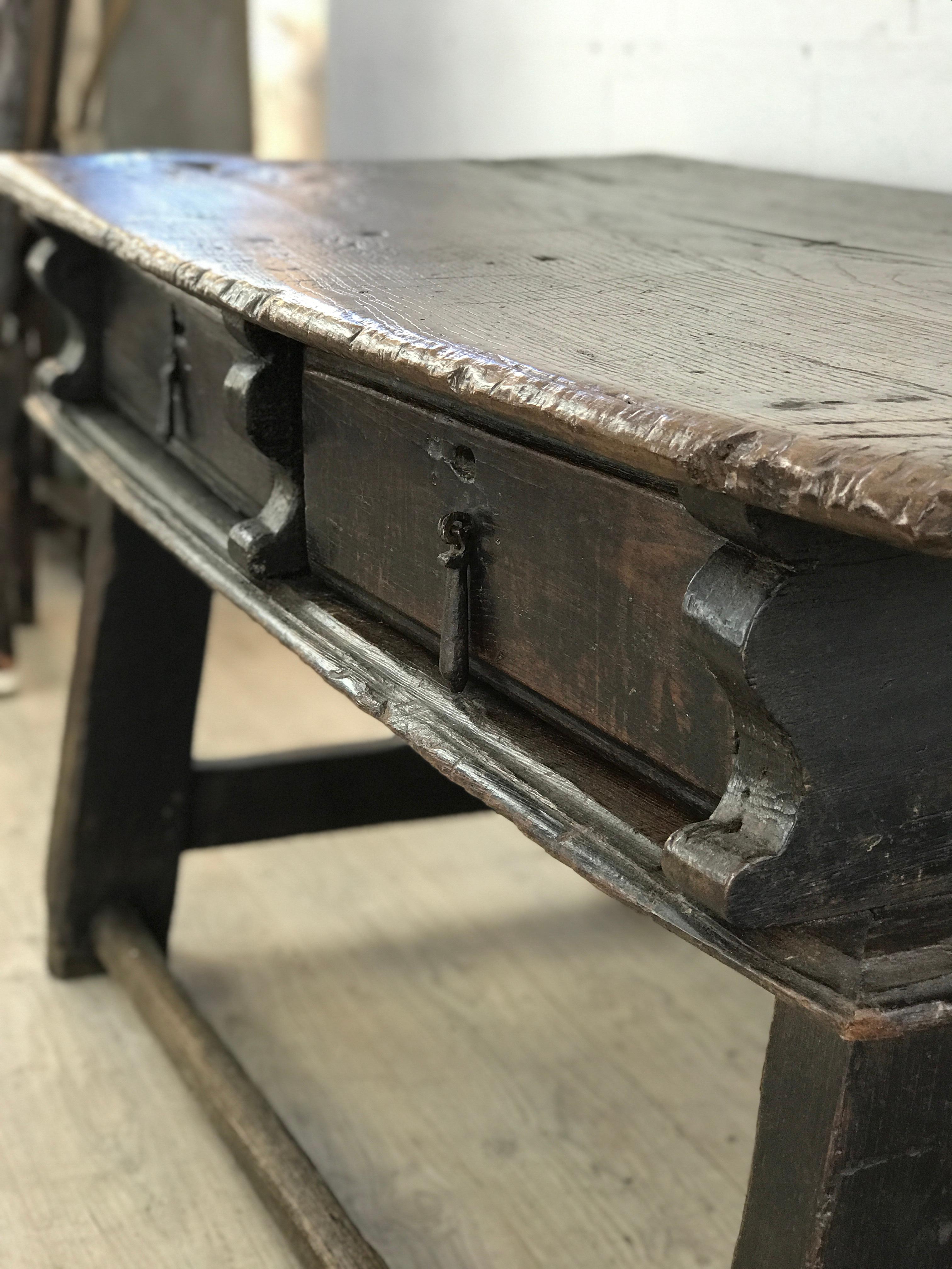 Woodwork Italian flat waxed wood desk with drawers For Sale
