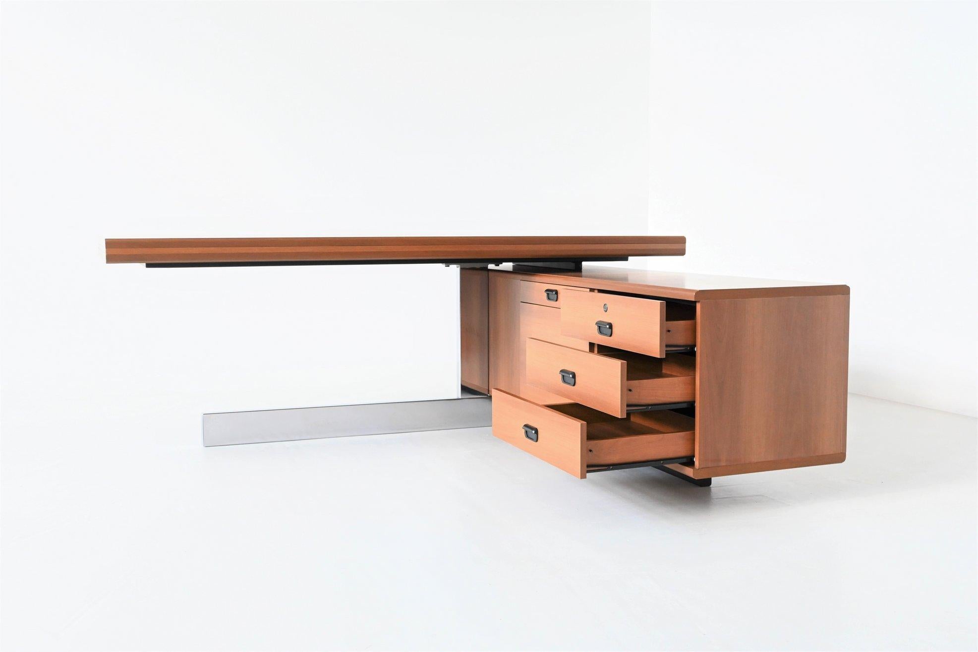 Italian Floating Executive Desk Walnut and Chrome, Italy, 1970 In Good Condition In Etten-Leur, NL