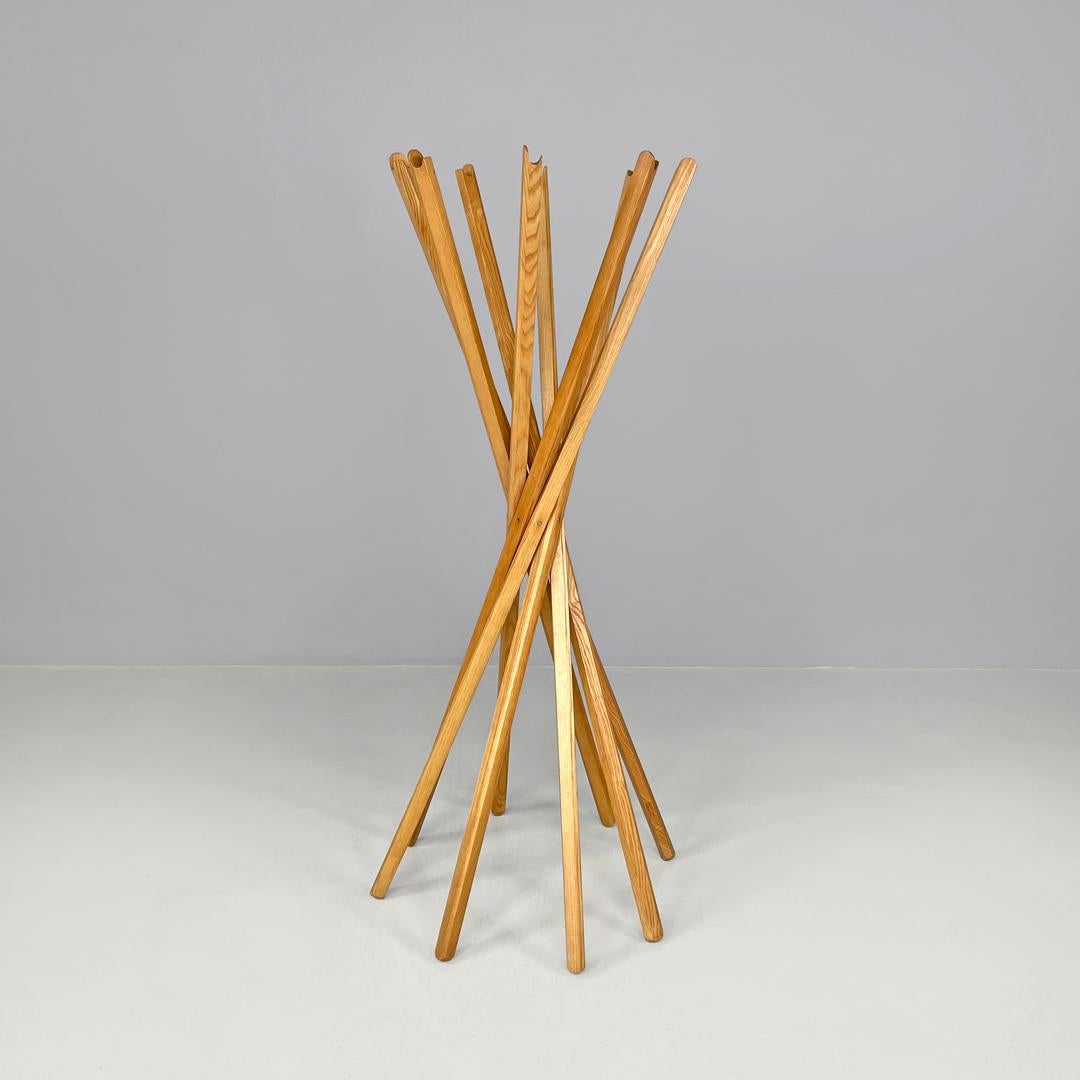 Italian floor coat stand Sciangai by De Pas D'Urbino Lomazzi for Zanotta, 1970s
Foldable and adjustable floor coat hanger mod. Shanghai in wood. The structure is made up of eight square section slats, which, like the Chinese game of the same name