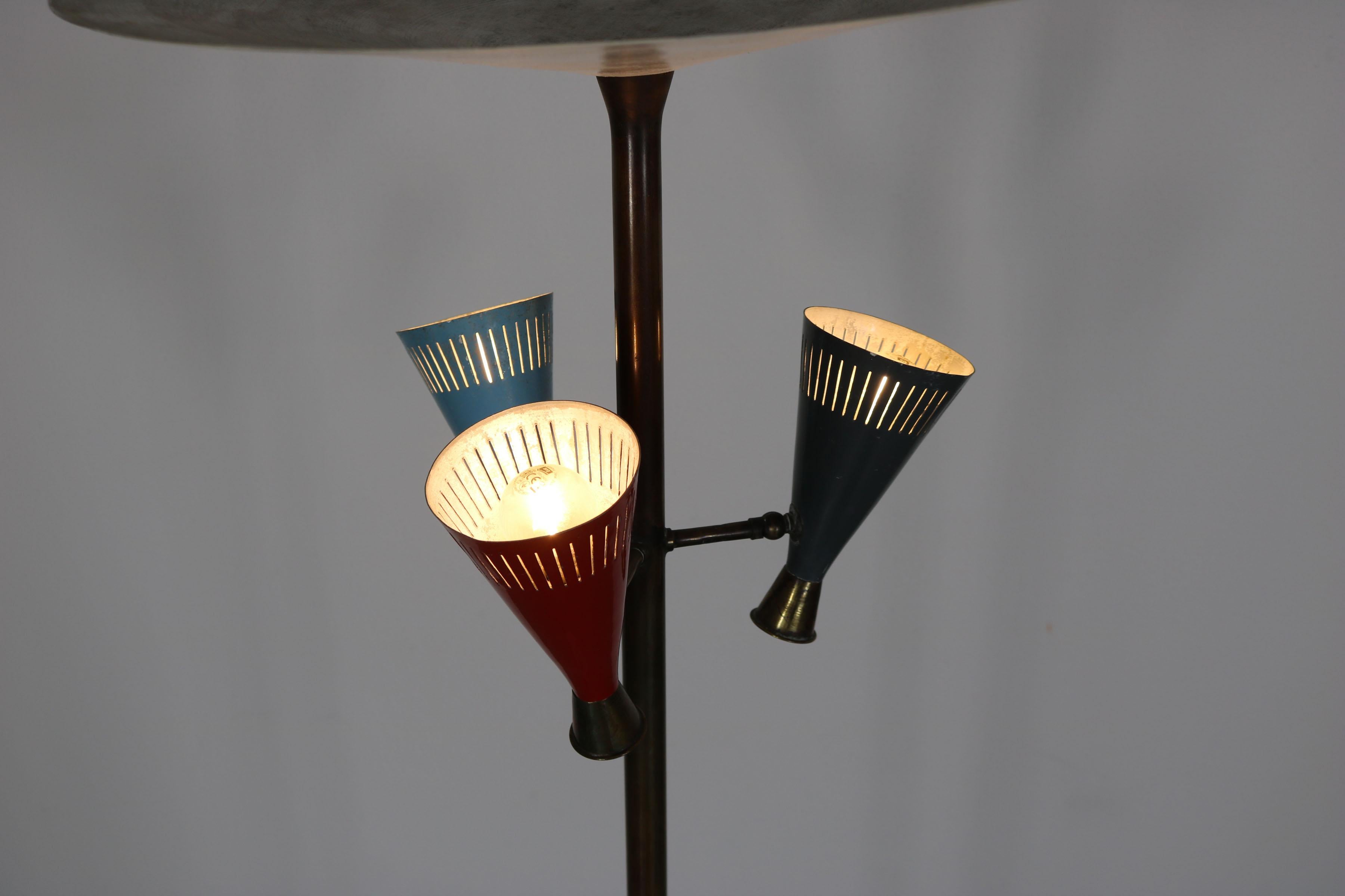 Lámpara de pie italiana años 50. en venta 5