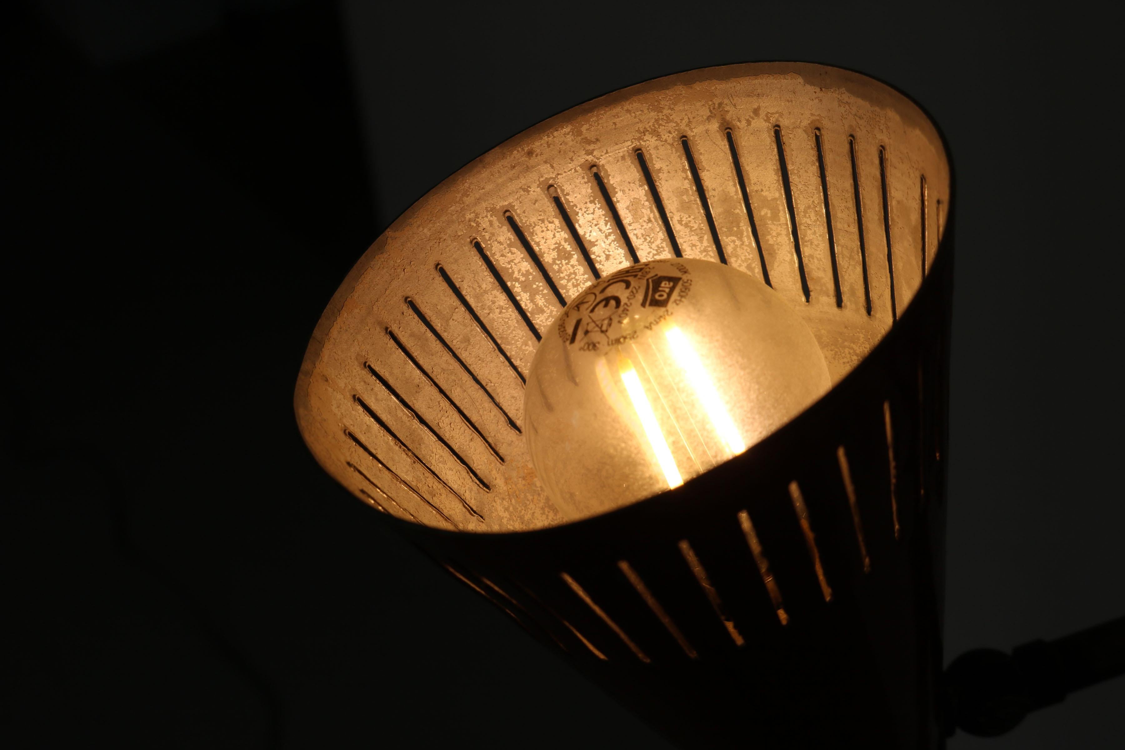 Lámpara de pie italiana años 50. en venta 6