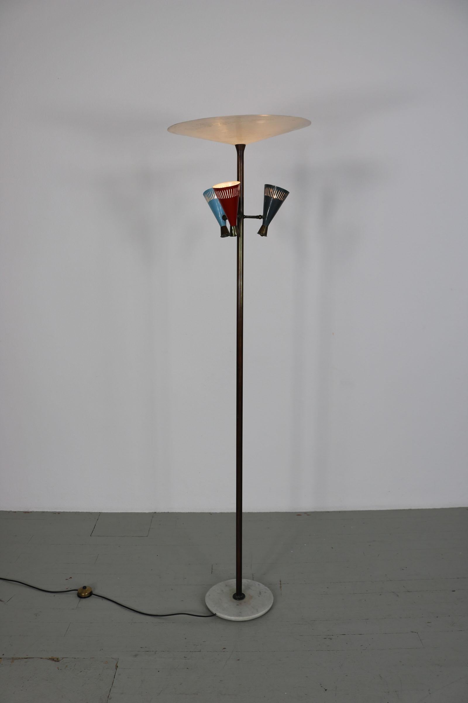 Lámpara de pie italiana años 50. en venta 11