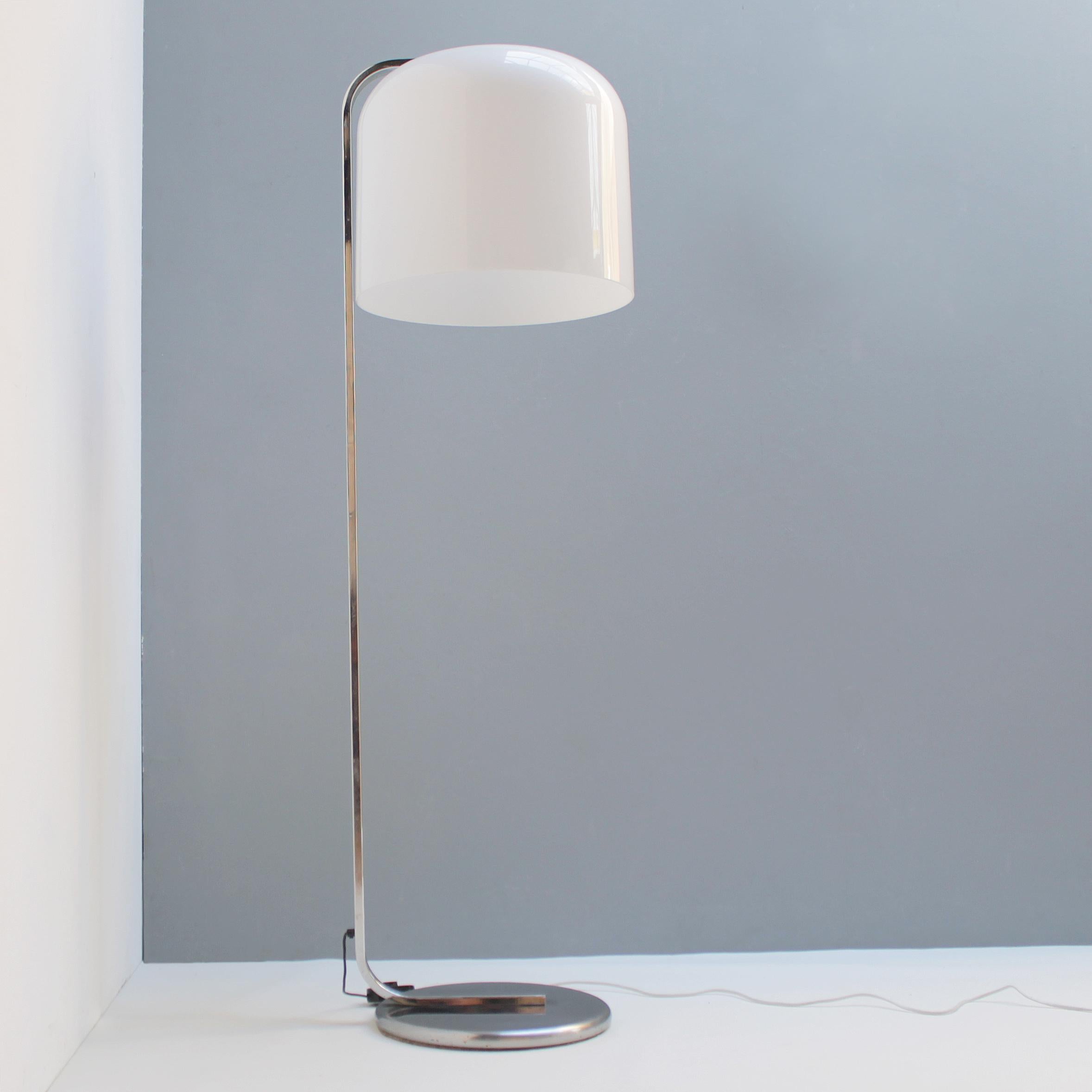 Large rare floor lamp from the Alvise series by Luigi Massoni for Guzzini, Italy.
Chrome and acrylic. Beautiful condition. 
One bulb E27/E26 of max 60 watt, the electricity is used but in a very good condition, approved to European standards.