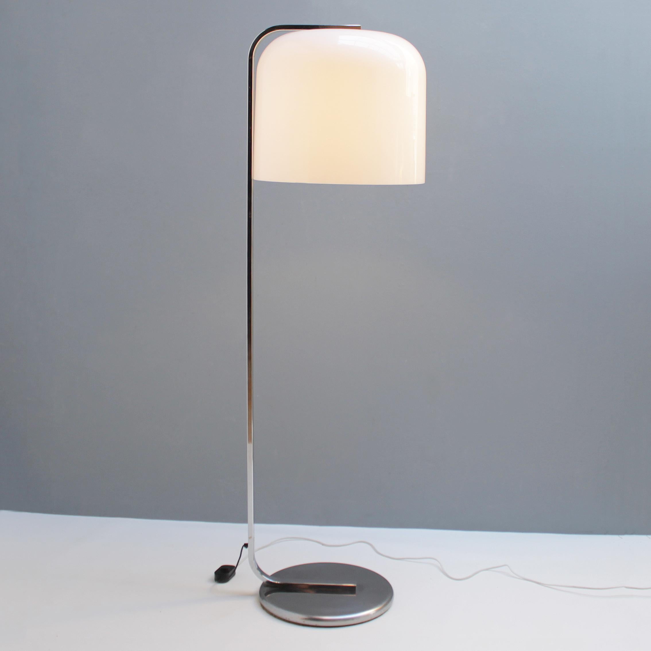 Italian Floor Lamp 'Alvise' by Luigi Massoni for Guzzini In Good Condition In JM Haarlem, NL