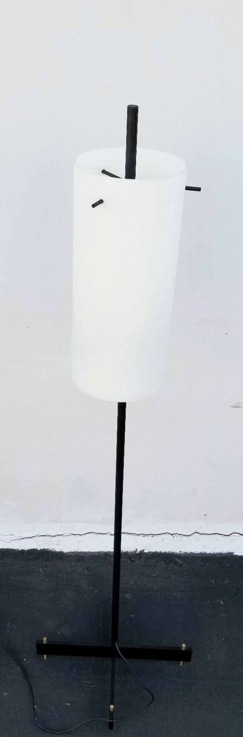 Mid-20th Century Italian Floor Lamp Attributed to Stilnovo For Sale