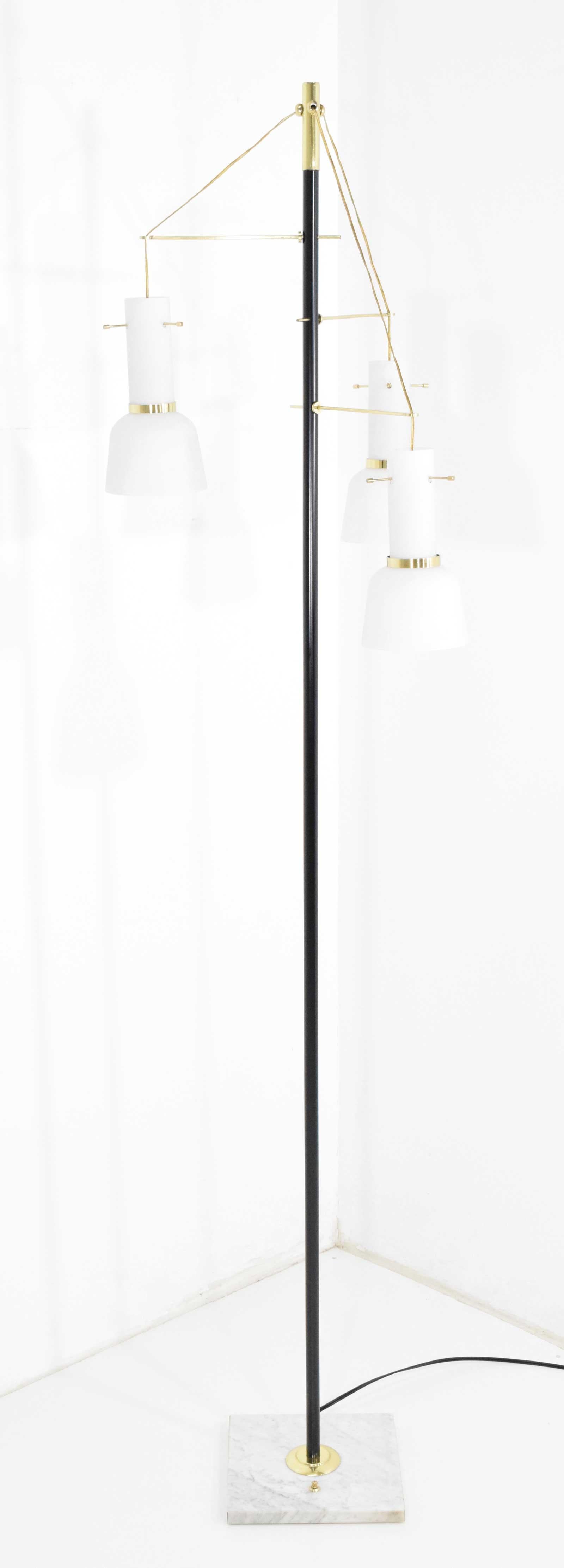 Italienische Stehlampe, Stilnovo zugeschrieben im Angebot 3