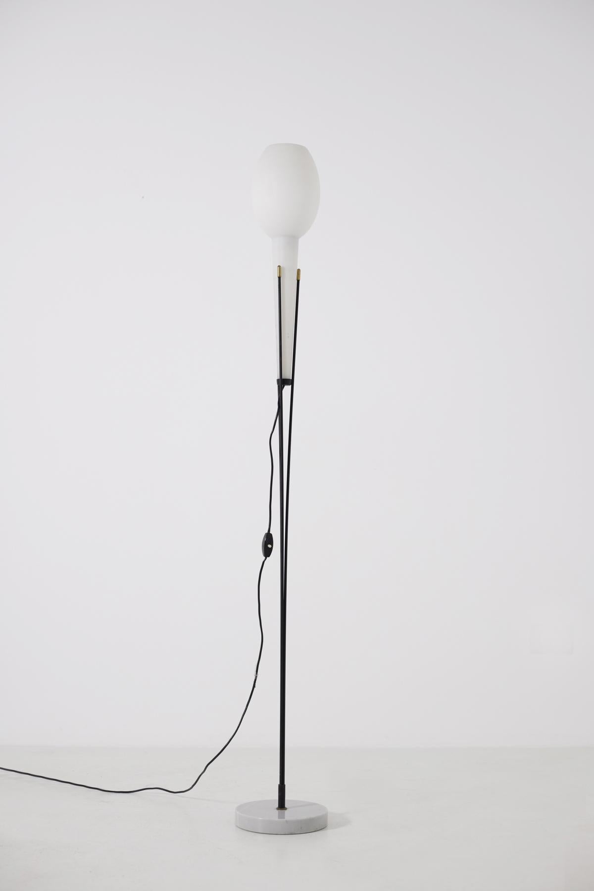 Mid-20th Century Italian Floor Lamp in the style of Stilnovo in Brass and Opaline Glass, 1950s