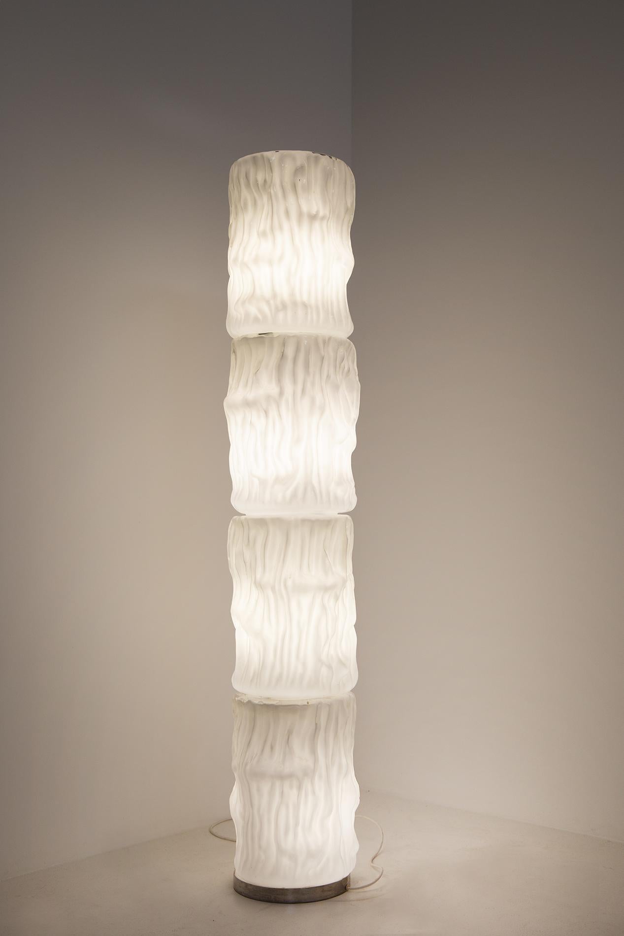 Italian Floor Lamp by Carlo Nason for Mazzega in White Murano Glass, 1960s In Good Condition In Milano, IT