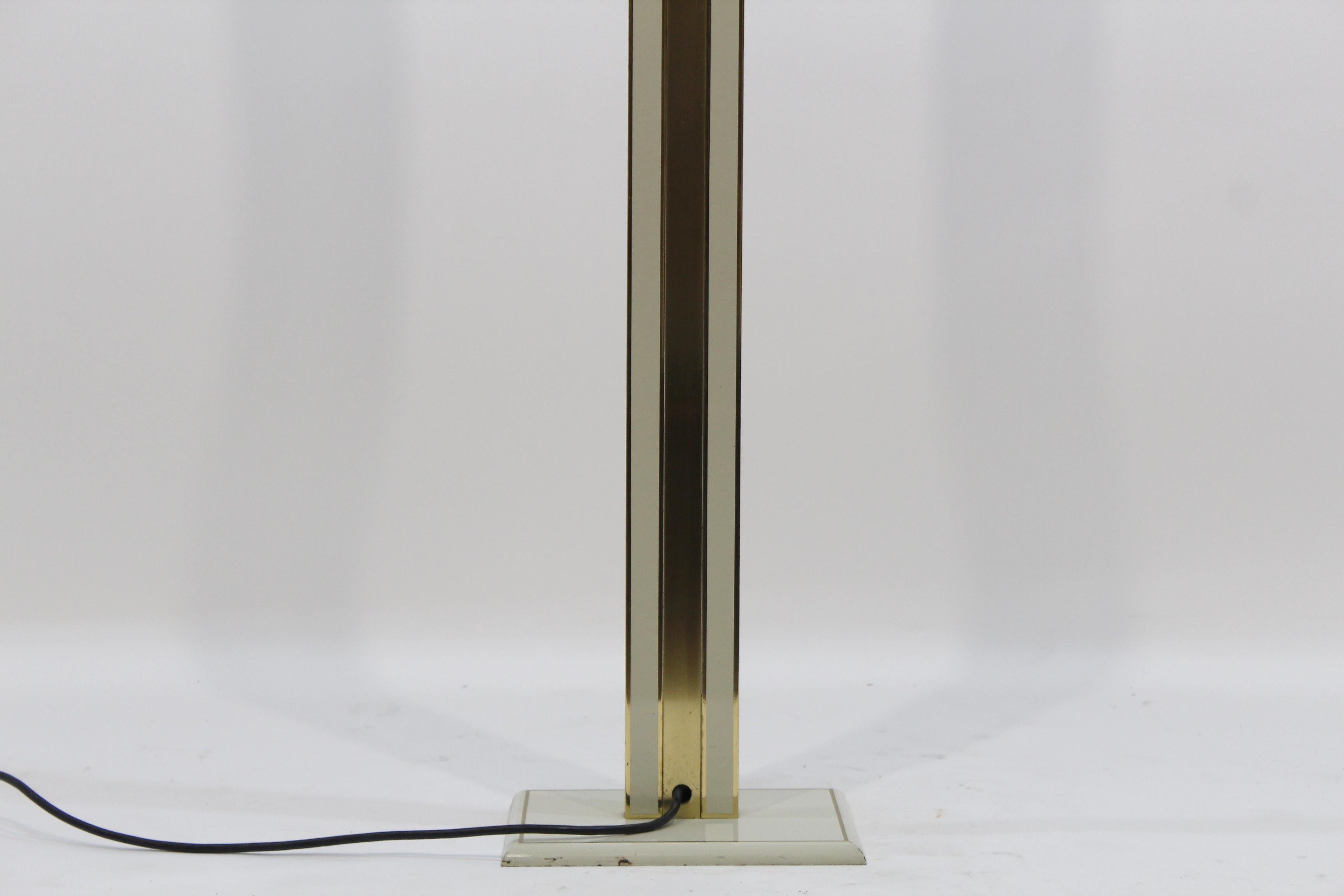 Italian Floor Lamp by Fratelli Martini Brass and Lacquered Metal, 1970 For Sale 6