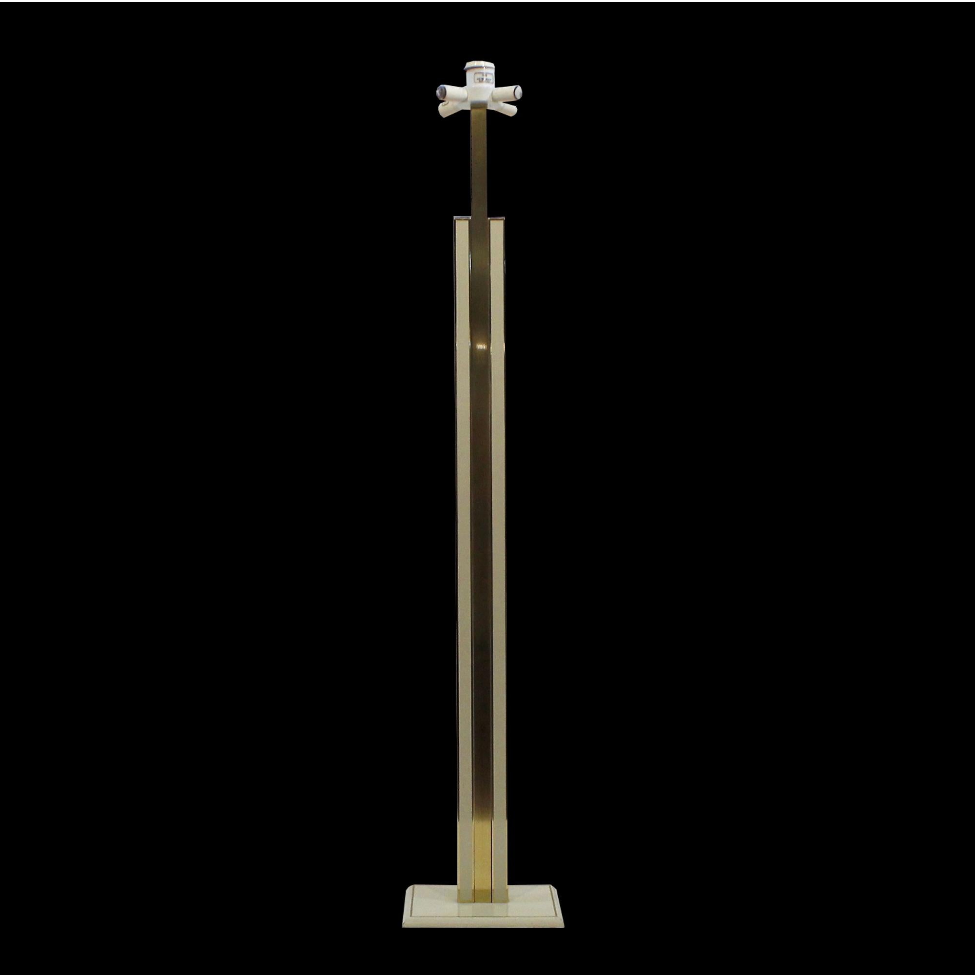 Italian Floor Lamp by Fratelli Martini Brass and Lacquered Metal, 1970 For Sale 8